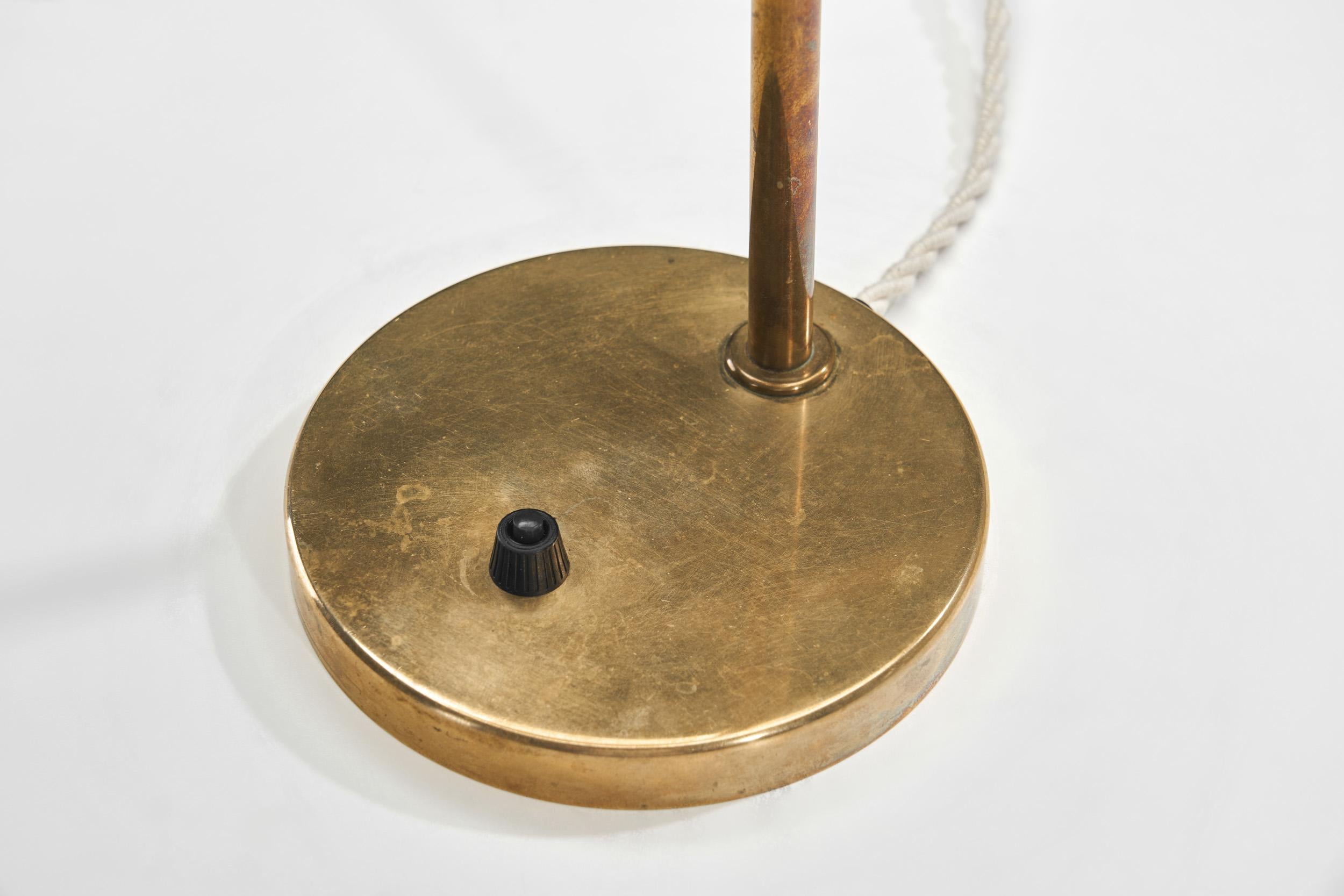 Lampe de table en laiton modèle 