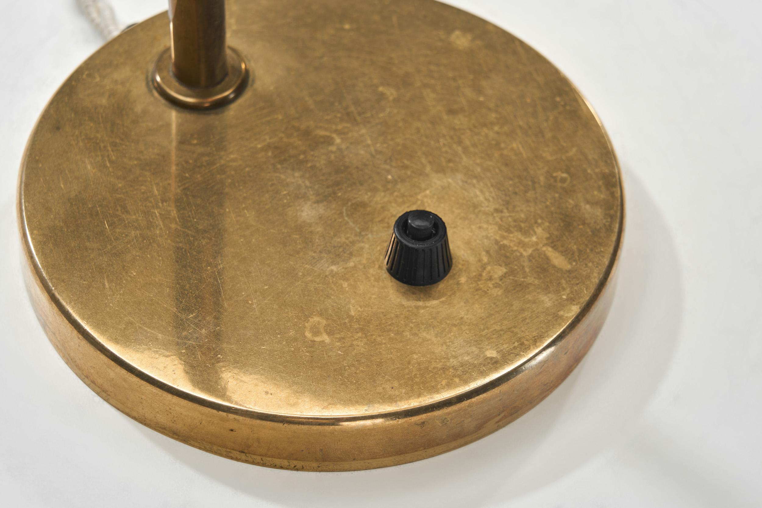 Lampe de table en laiton modèle 