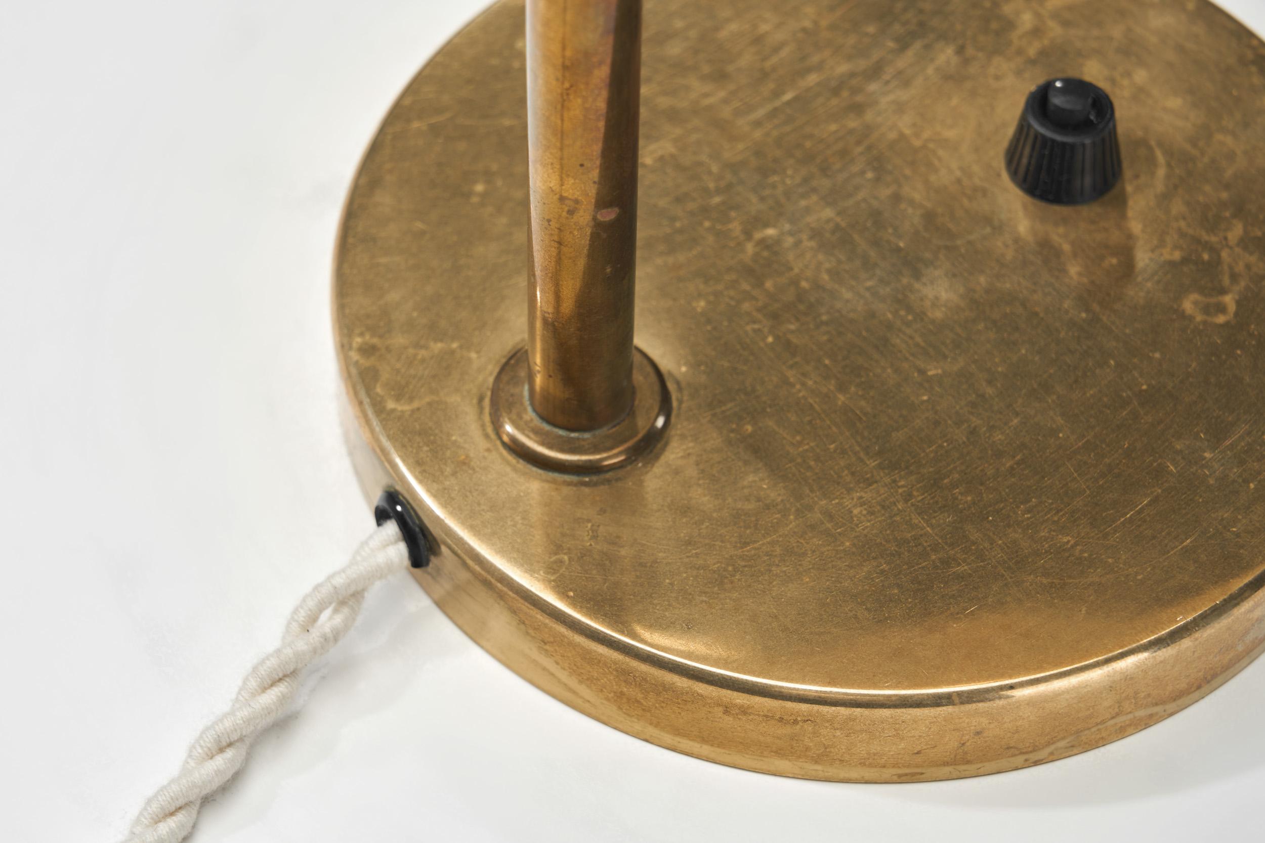 Lampe de table en laiton modèle 