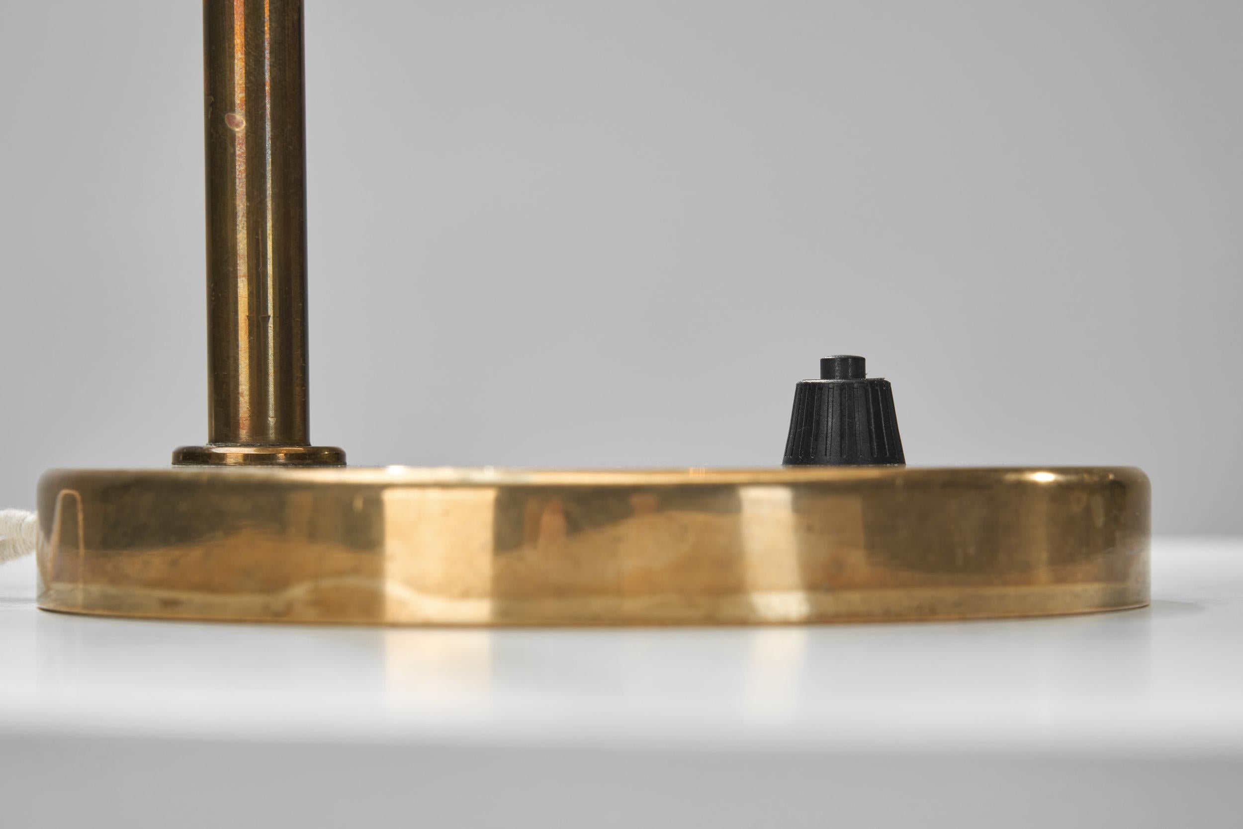 Lampe de table en laiton modèle 
