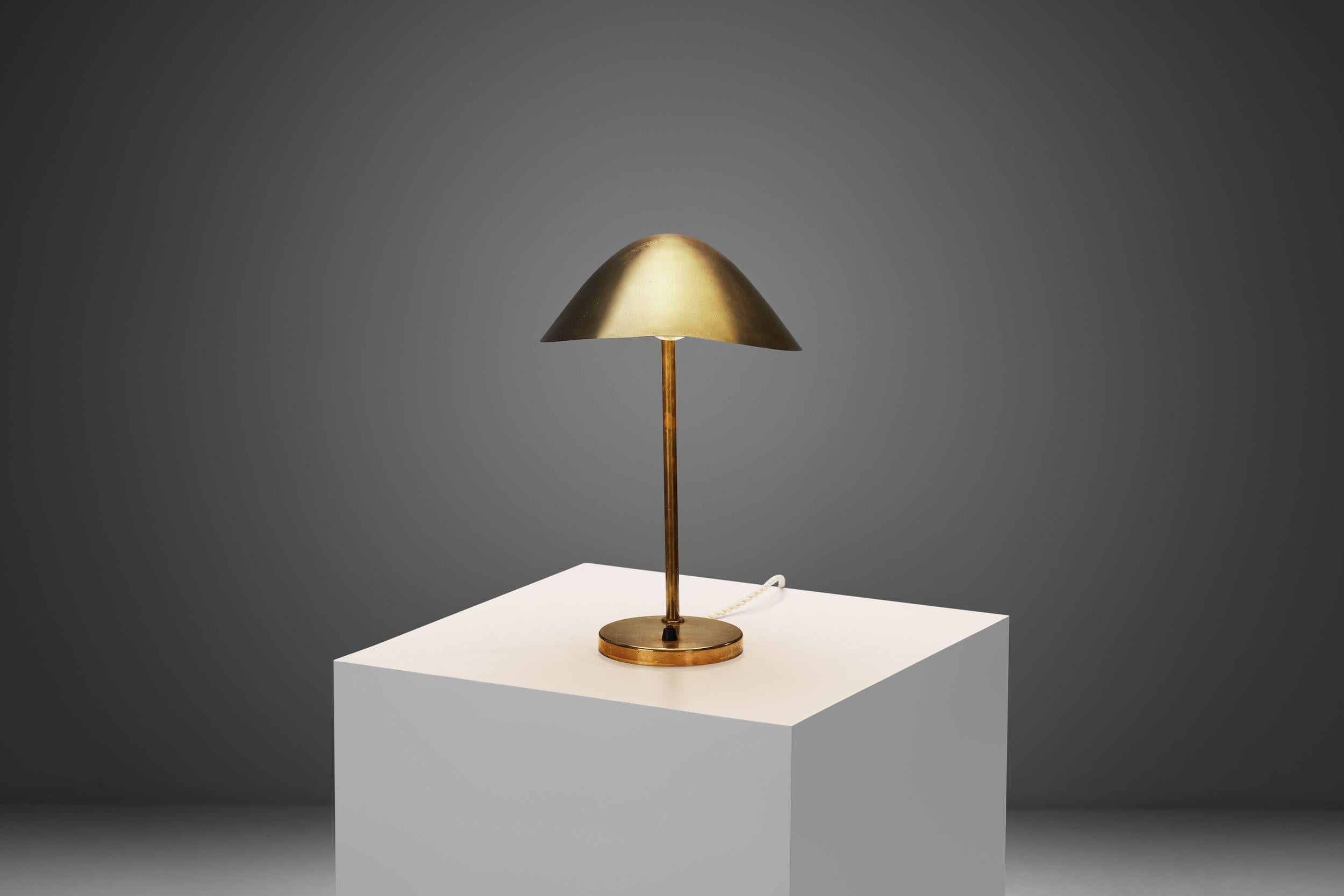 Finlandais Lampe de table en laiton modèle 