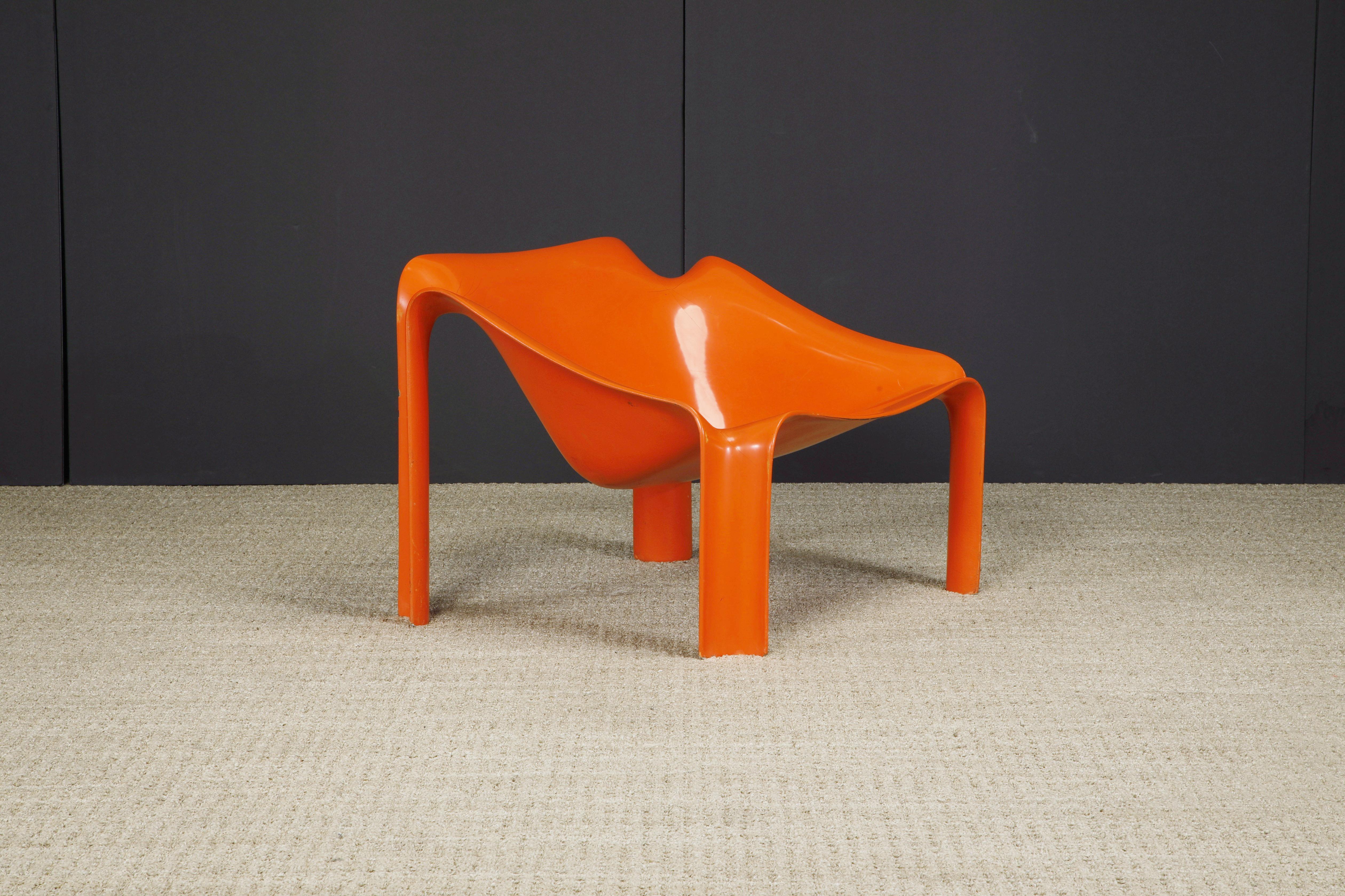 Model 'F303' Lounge Chairs & Side Table by Pierre Paulin for Artifort, c 1970s In Good Condition In Los Angeles, CA