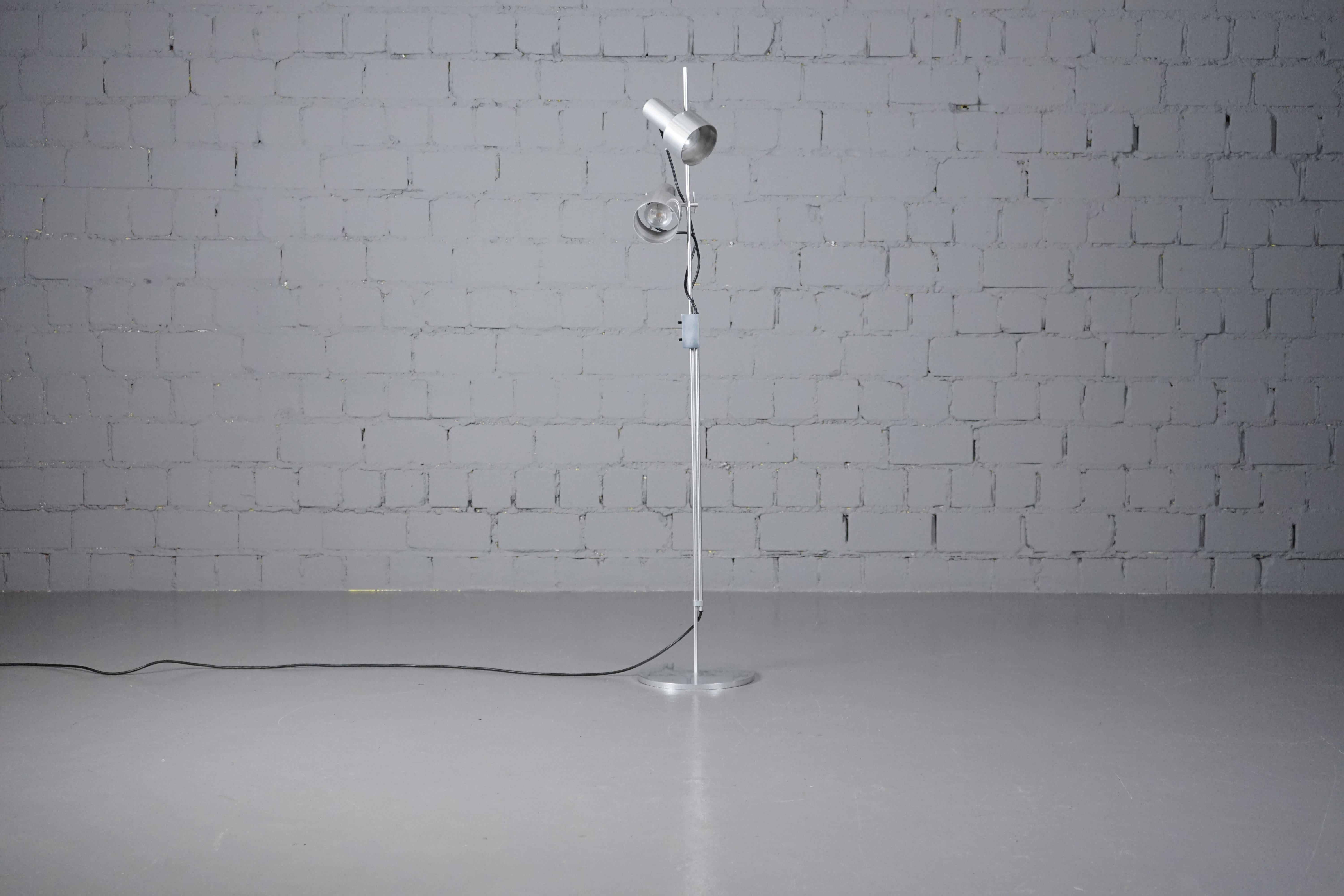 Minimalist Model FA2 Floor Lamp by Peter Nelson for Architectural Lighting Company, 1967 For Sale