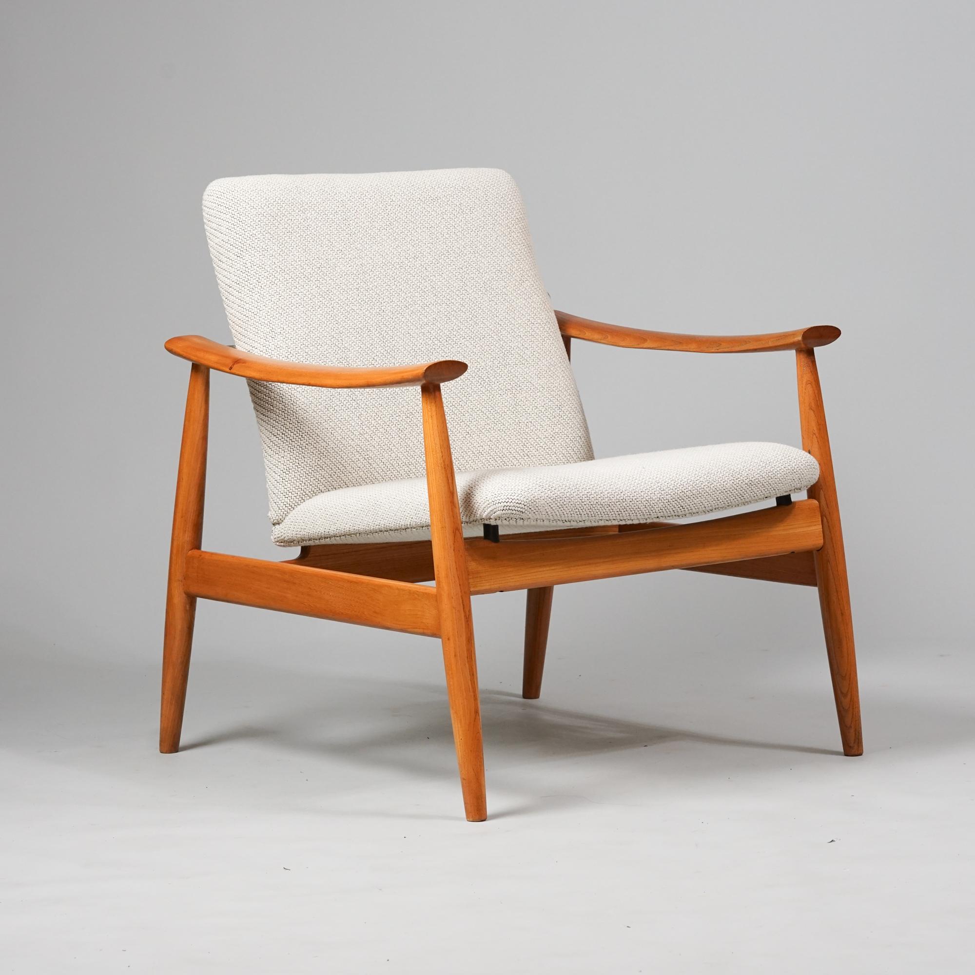 Model FD 138 armchair, designed by Finn Juhl, manufactured by France & Søn, 1960s. Restored oak frame. Newly reupholstered with quality Kvadrat -wool fabric. Good vintage condition, minor patina consistent with age and use. Beautiful Scandinavian