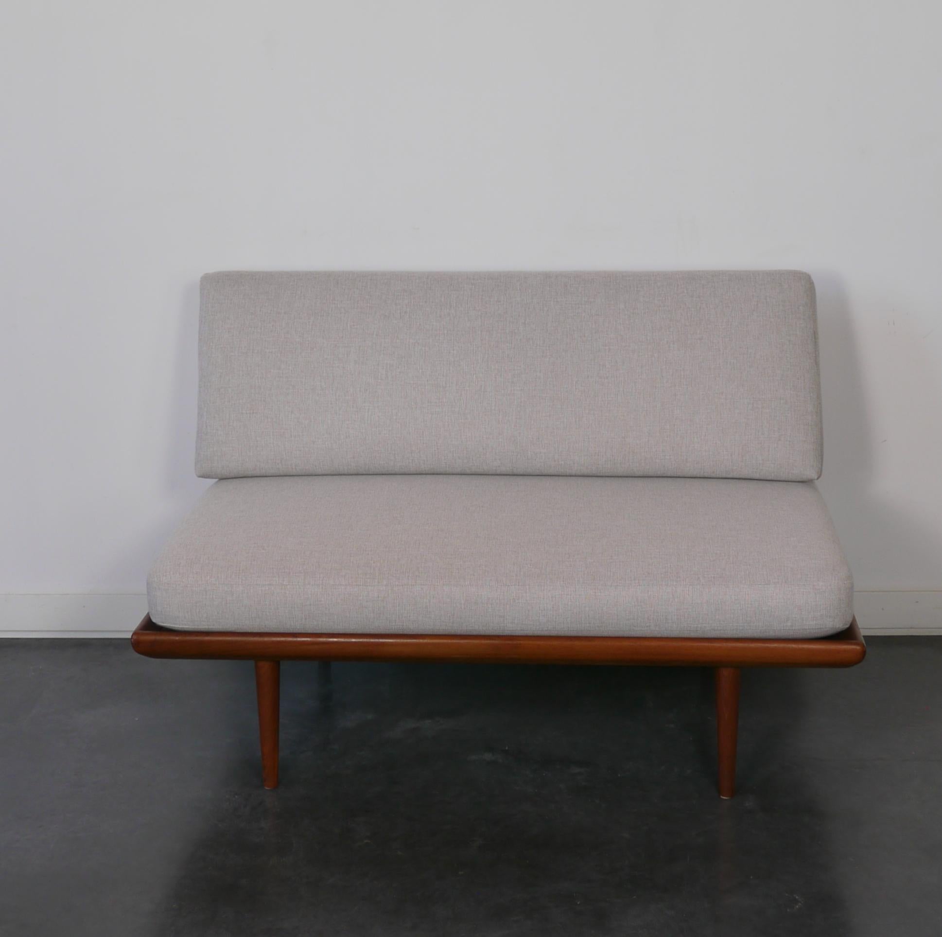 Modell FD 453 2-Sitzer Sofa von Peter Hvidt & Orla Mølgaard 50s (Moderne der Mitte des Jahrhunderts) im Angebot