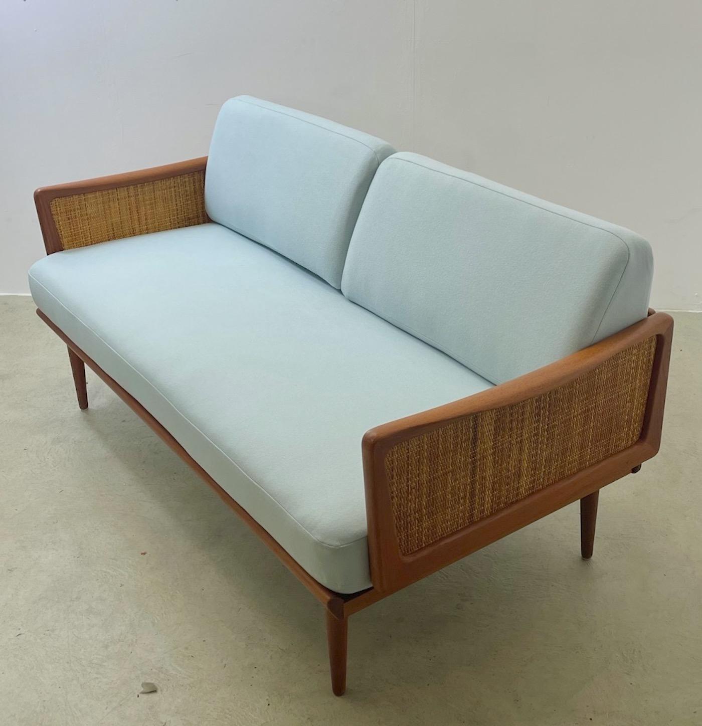 Modell FD 453 2-Sitzer-Sofa von Peter Hvidt & Orla Mlgaard 50er Jahre (Dänisch) im Angebot