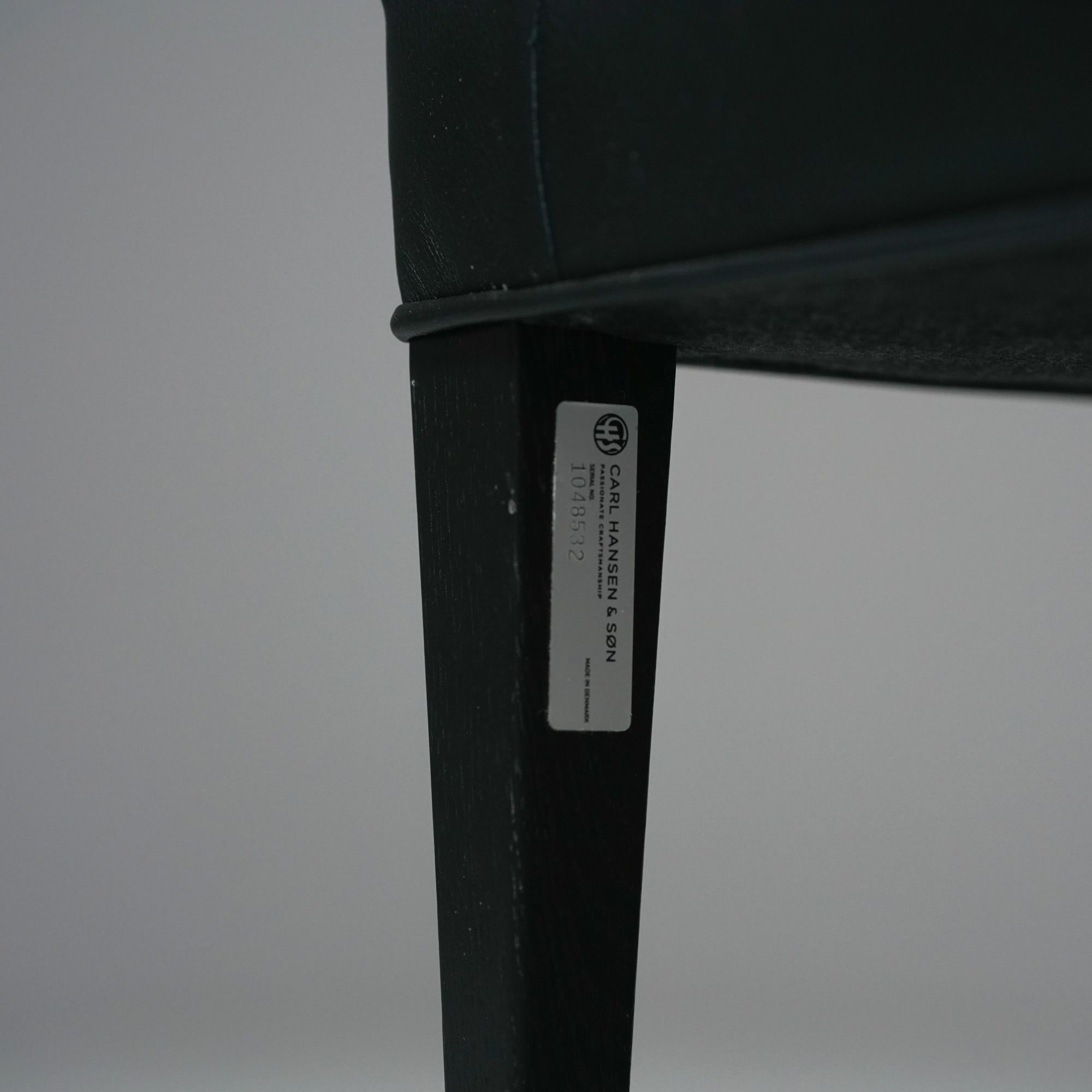 Fauteuil et tabouret modèle FH419, Frits Henningsen, Carl Hansen & Søn, années 2000 en vente 3