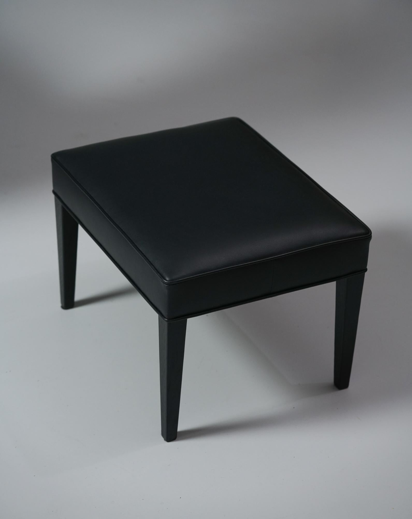 Fauteuil et tabouret modèle FH419, Frits Henningsen, Carl Hansen & Søn, années 2000 en vente 4