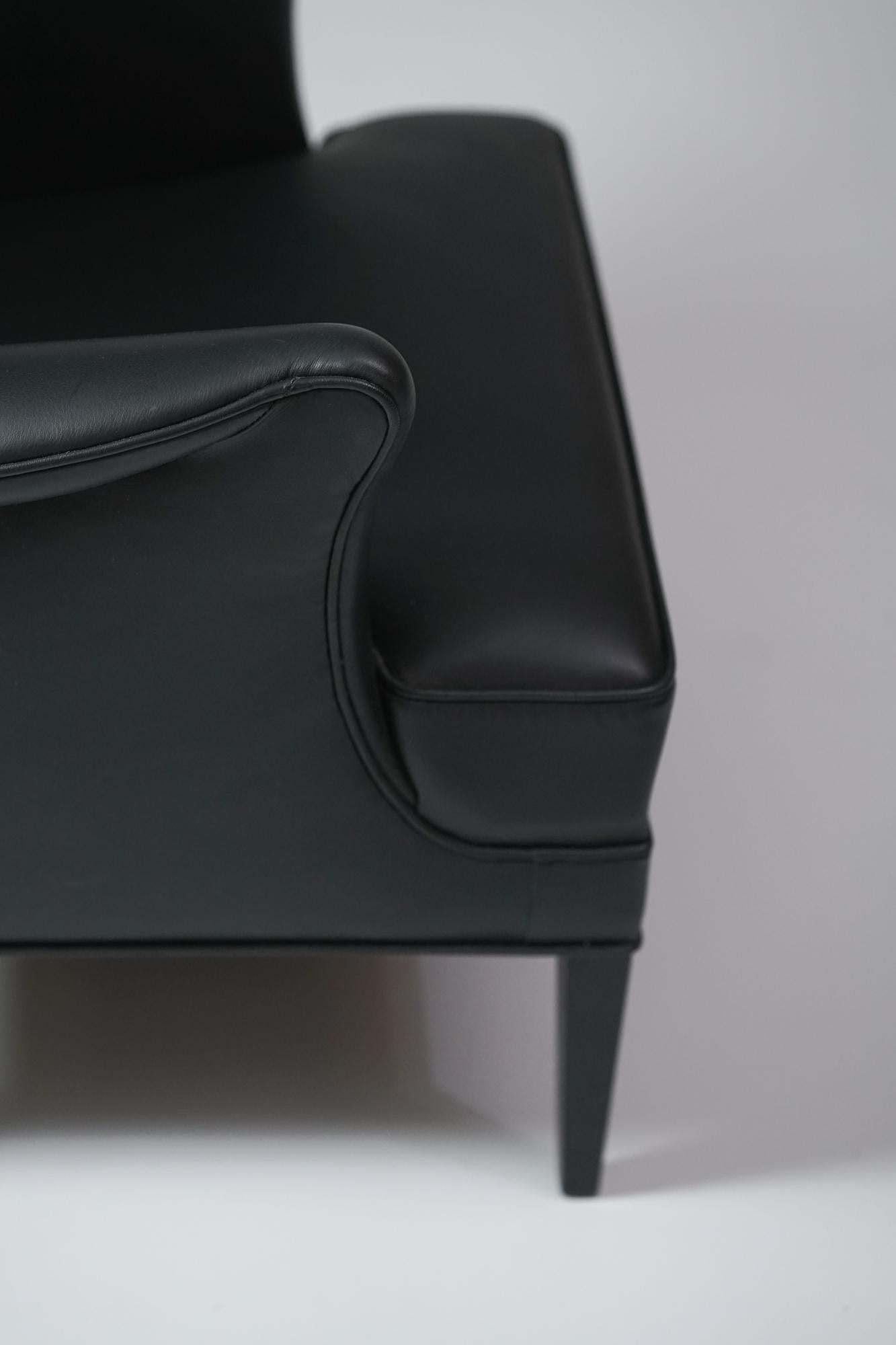 Cuir Fauteuil et tabouret modèle FH419, Frits Henningsen, Carl Hansen & Søn, années 2000 en vente