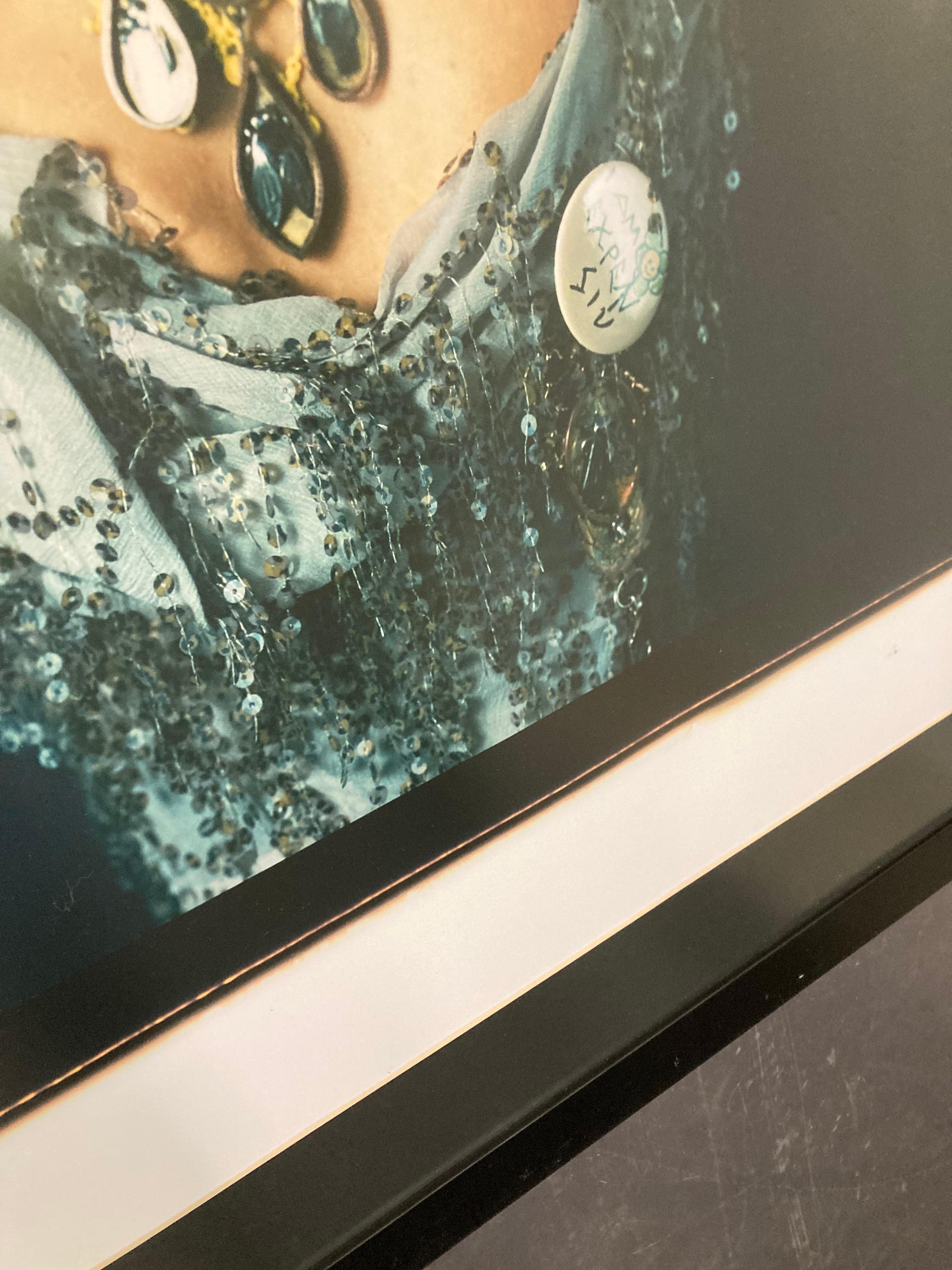 Une photographie Polaroid grand format originale pour l'édition limitée du livre Vivienne Westwood Active Resistance produit par Opus. Par le photographe Zenon Texeira.

Les polaroïds grand format sont extrêmement rares et uniques et, comme leur nom