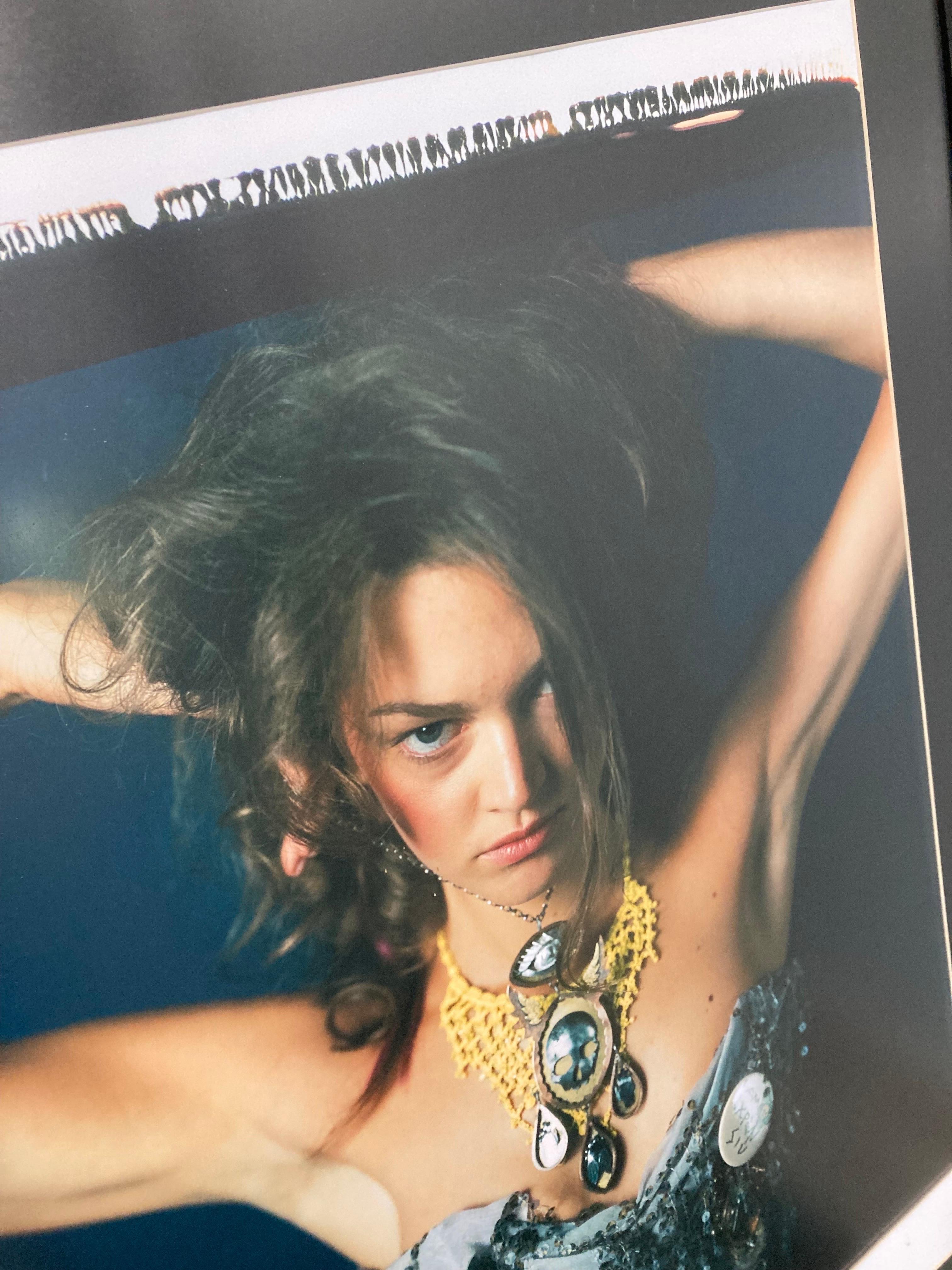 Moderne Modèle de Vivienne Westwood pour une photo polaroid grand format, 2008 en vente