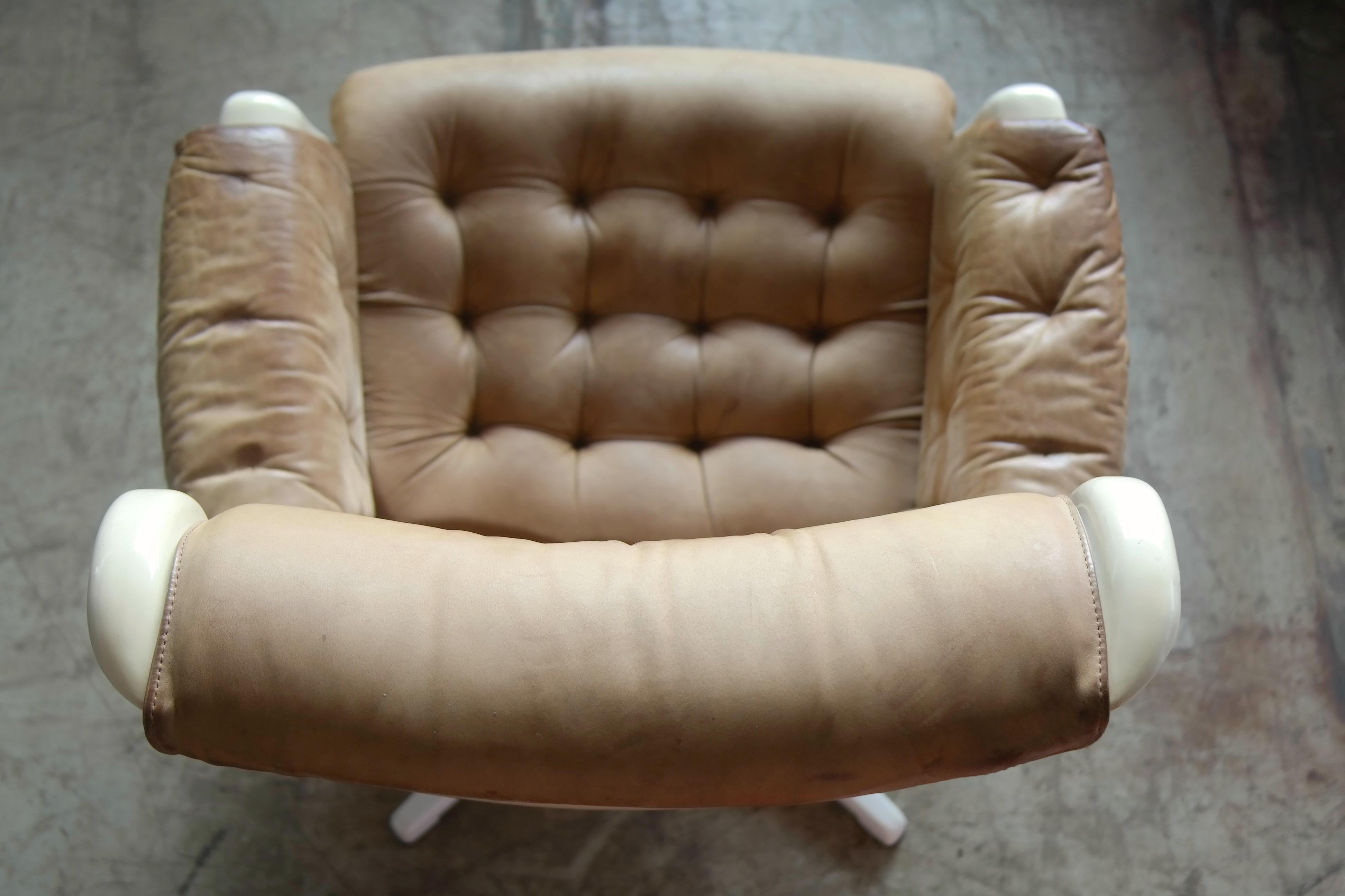 Mid-20th Century Model Galaxy Space Age Swivel Lounge Chair in Leather by Alf Svensson for DUX