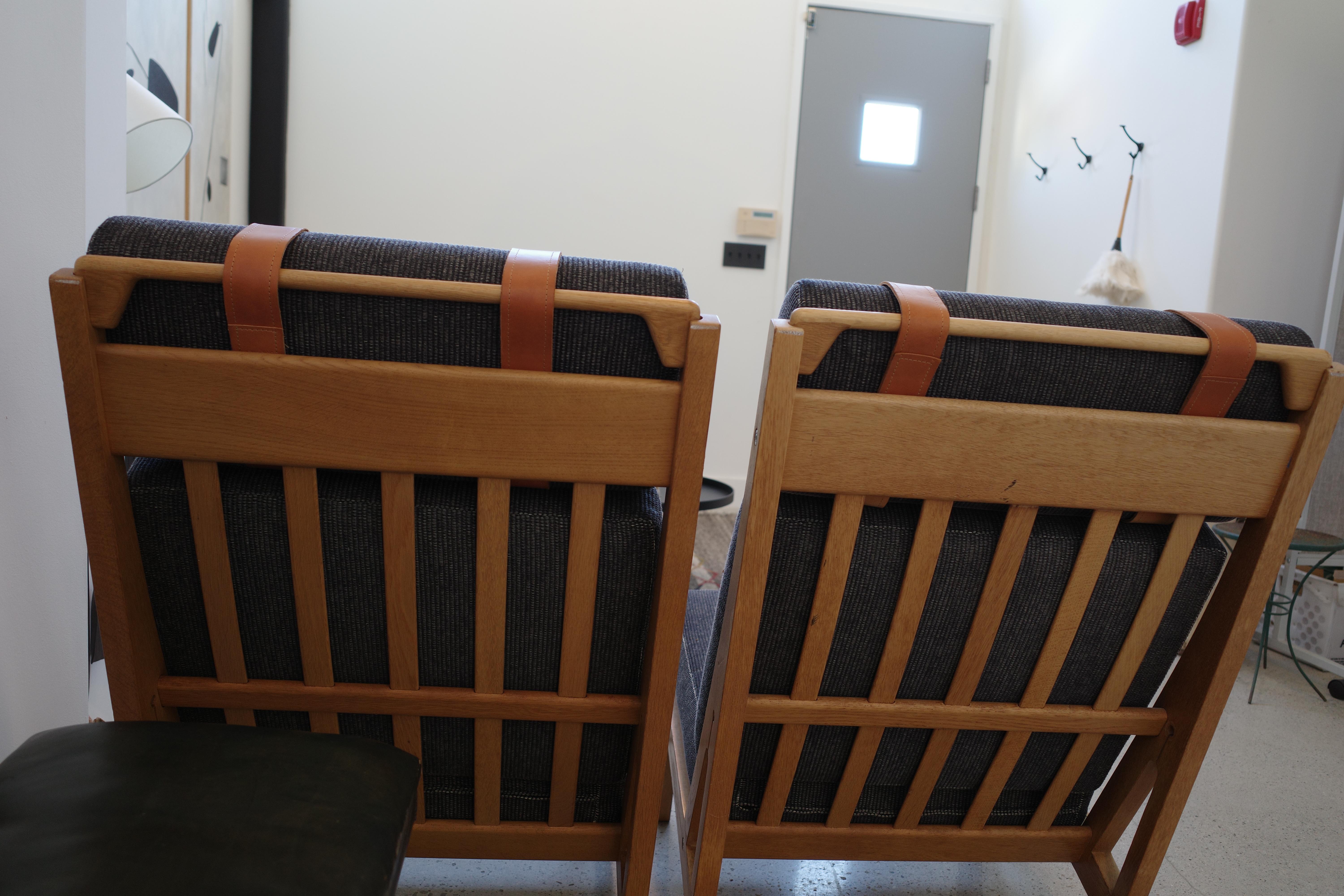 Sedie da salotto modello GE-375 in Oak di Hans Wegner per Getama in vendita 3