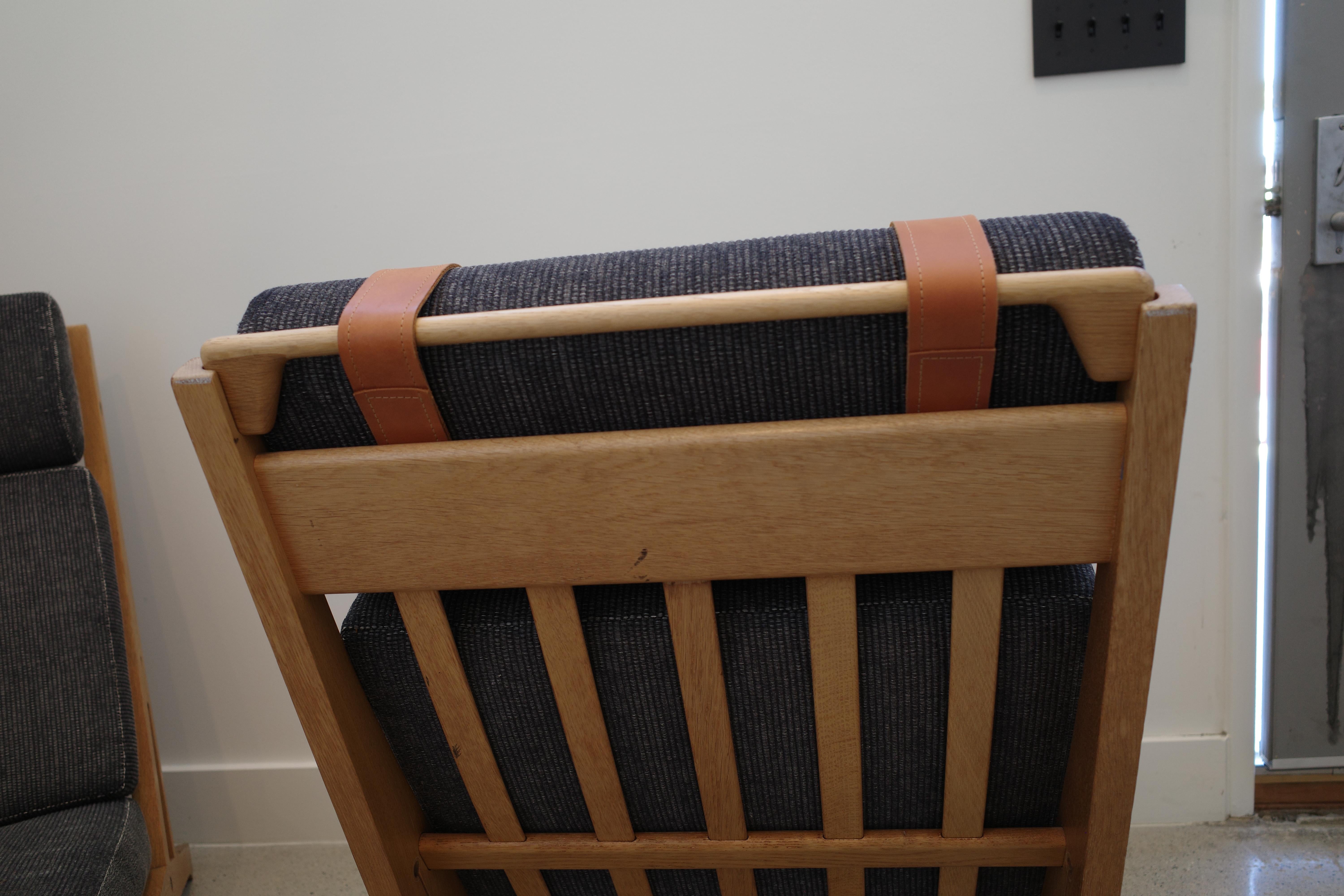 Sedie da salotto modello GE-375 in Oak di Hans Wegner per Getama in vendita 2