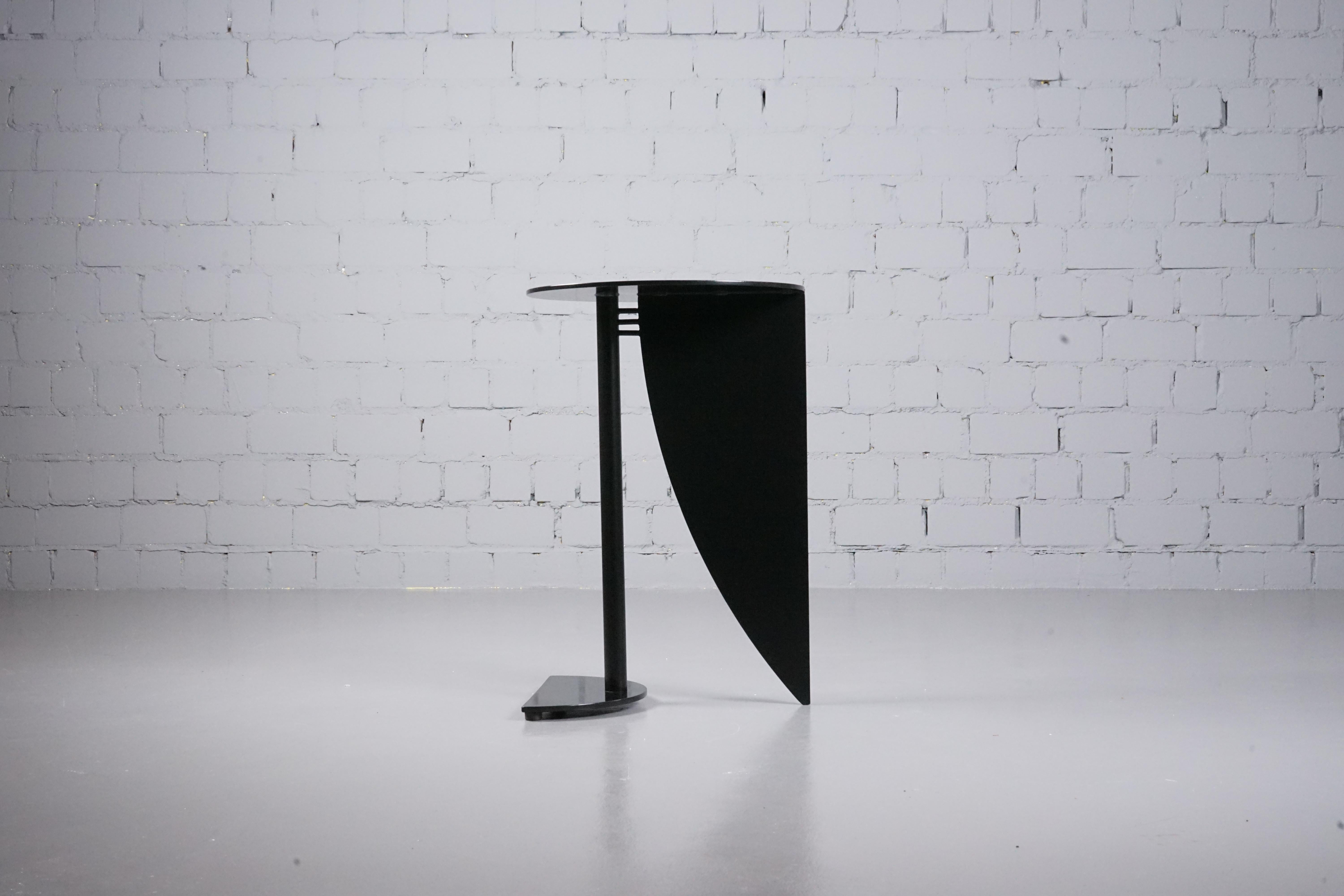 Table d'appoint postmoderne 