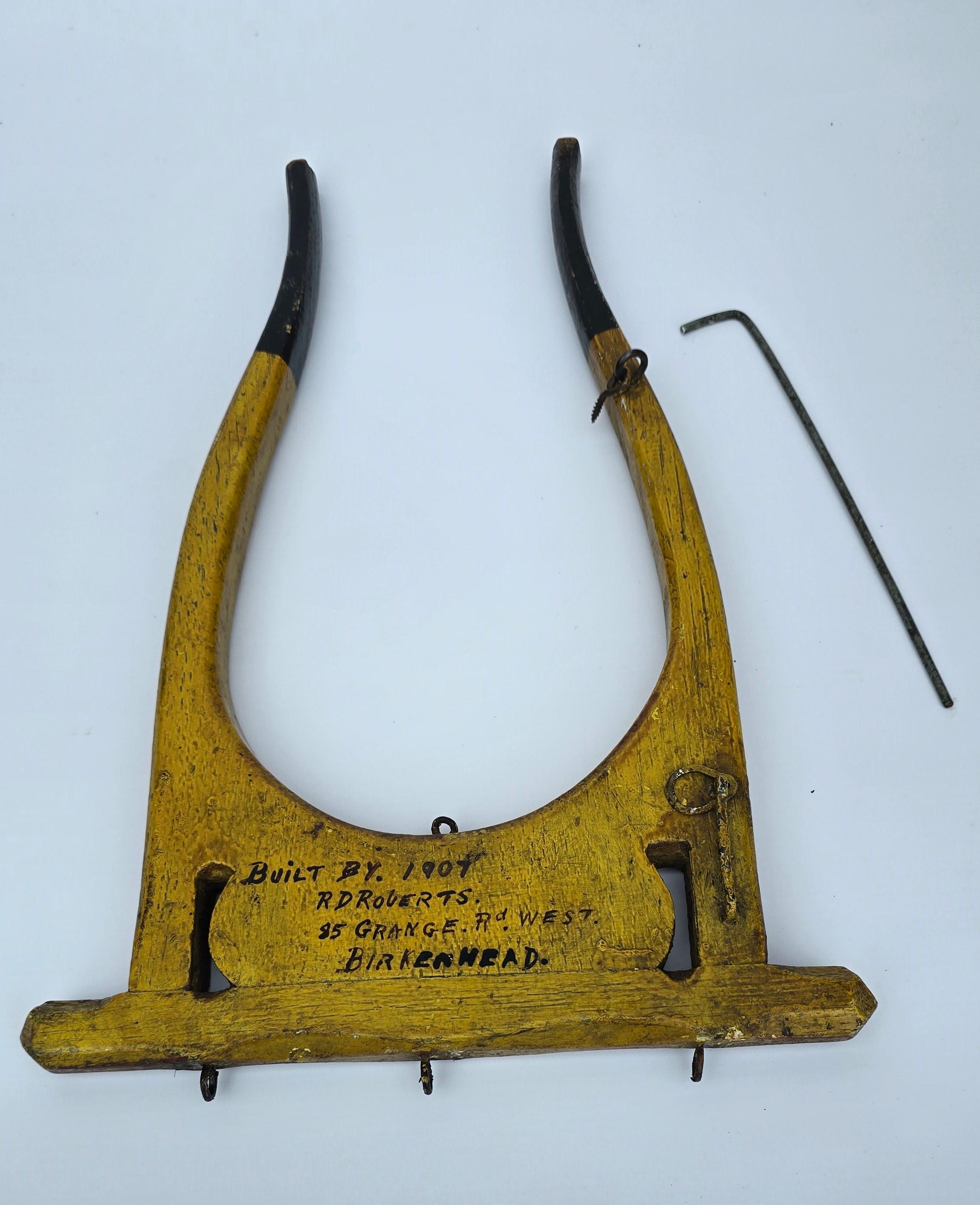 Modellino di roulotte di zingari, fatto a mano e dipinto, arte popolare, inglese circa 1900 in vendita 7