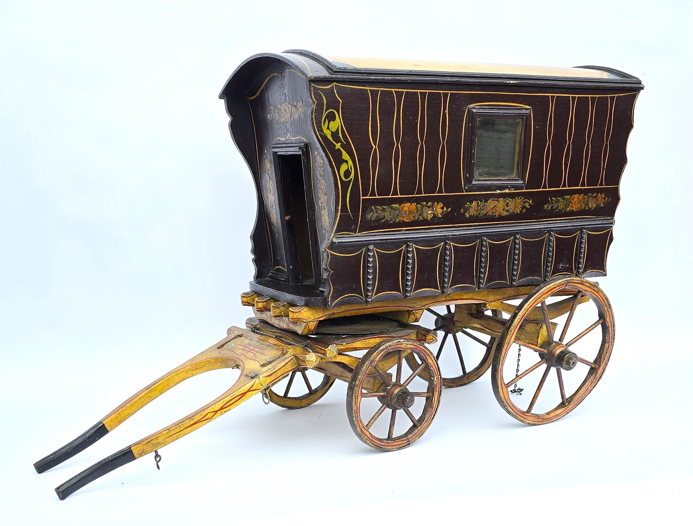 Modellino di roulotte di zingari, fatto a mano e dipinto, arte popolare, inglese circa 1900 in vendita 10