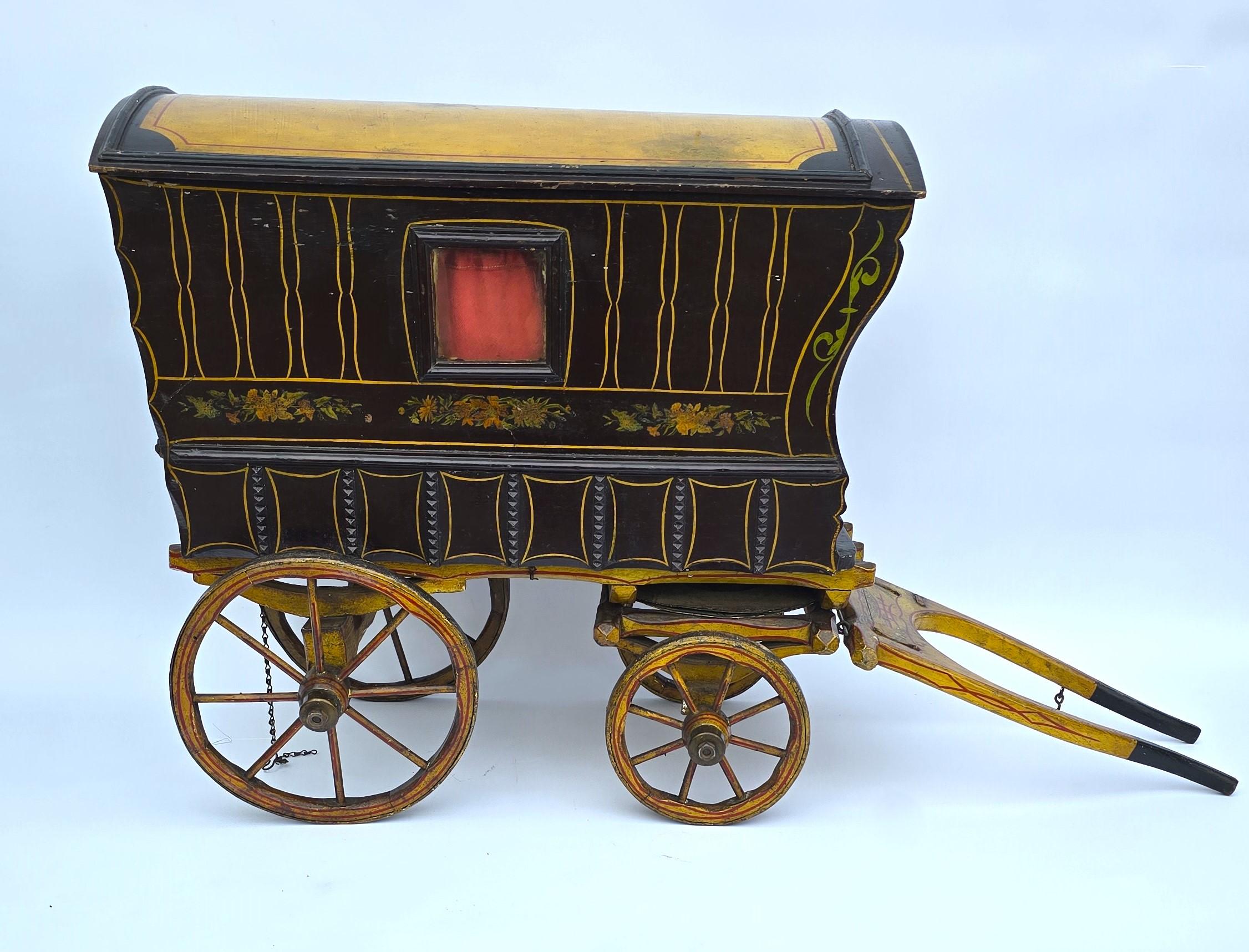XX secolo Modellino di roulotte di zingari, fatto a mano e dipinto, arte popolare, inglese circa 1900 in vendita