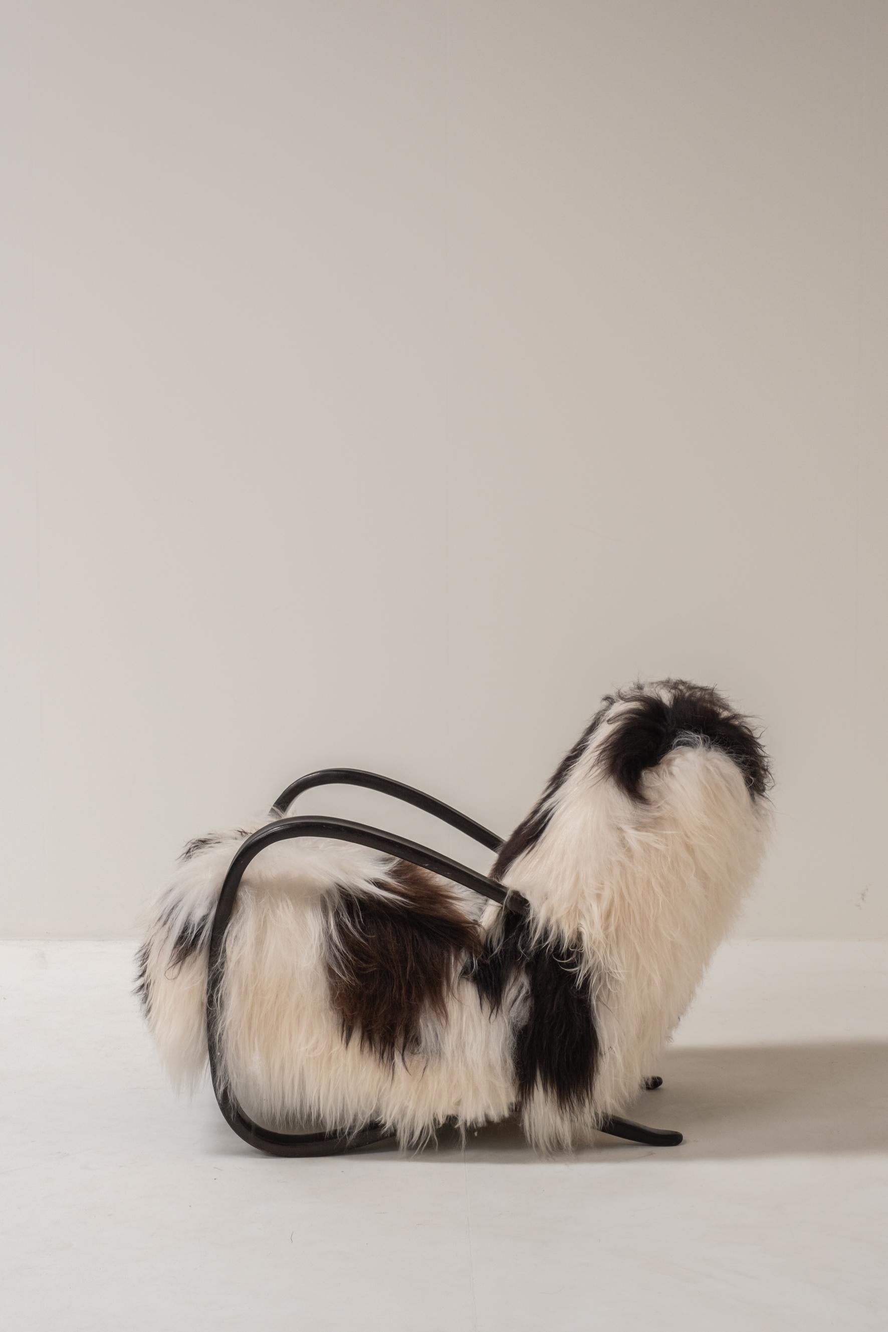 Model H269 By Jindrich Halabala tapissé en peau de mouton de Mongolie en vente 1