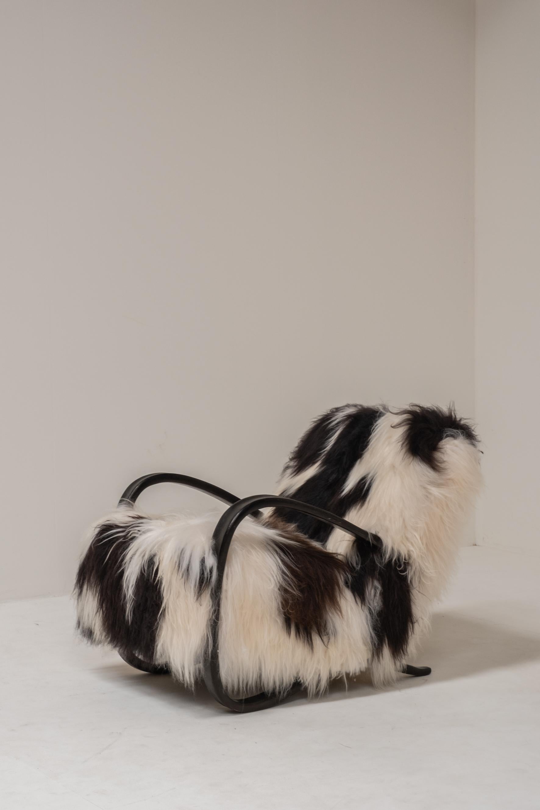Model H269 By Jindrich Halabala tapissé en peau de mouton de Mongolie en vente 2