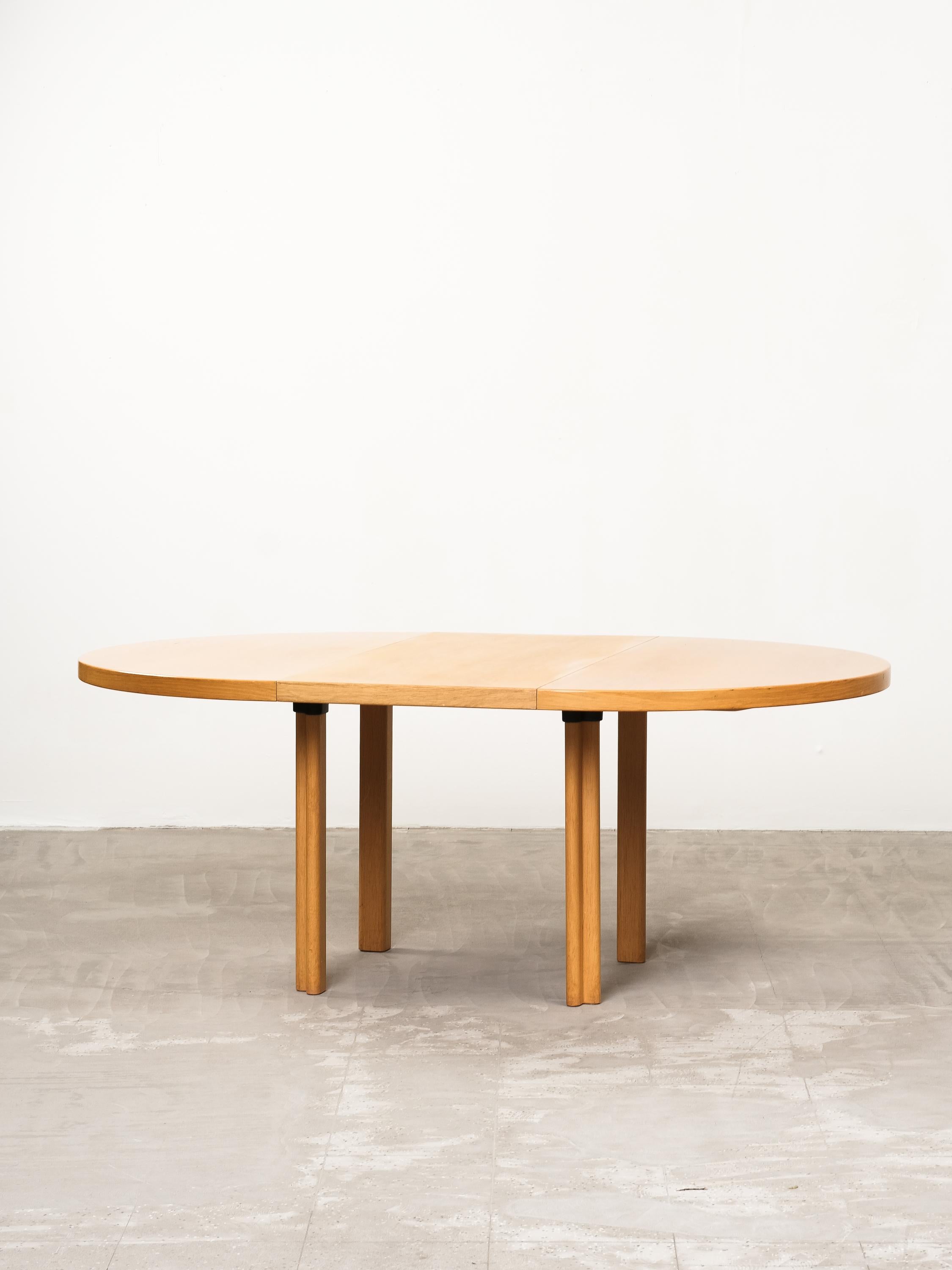 Model H93 Extendable Dining Table in Oak by Alvar Aalto for Artek, 1960s/70s 5