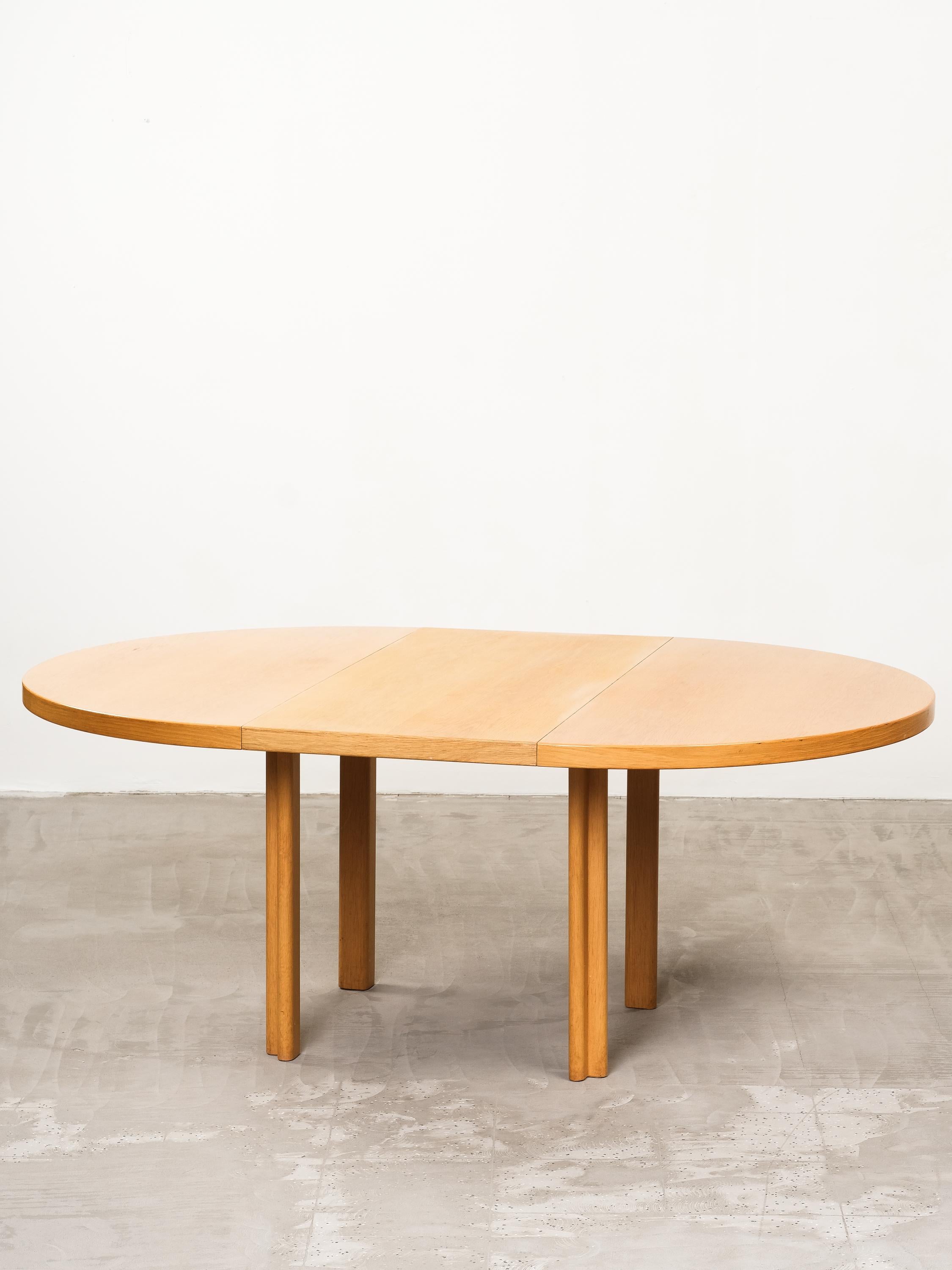 Model H93 Extendable Dining Table in Oak by Alvar Aalto for Artek, 1960s/70s 6