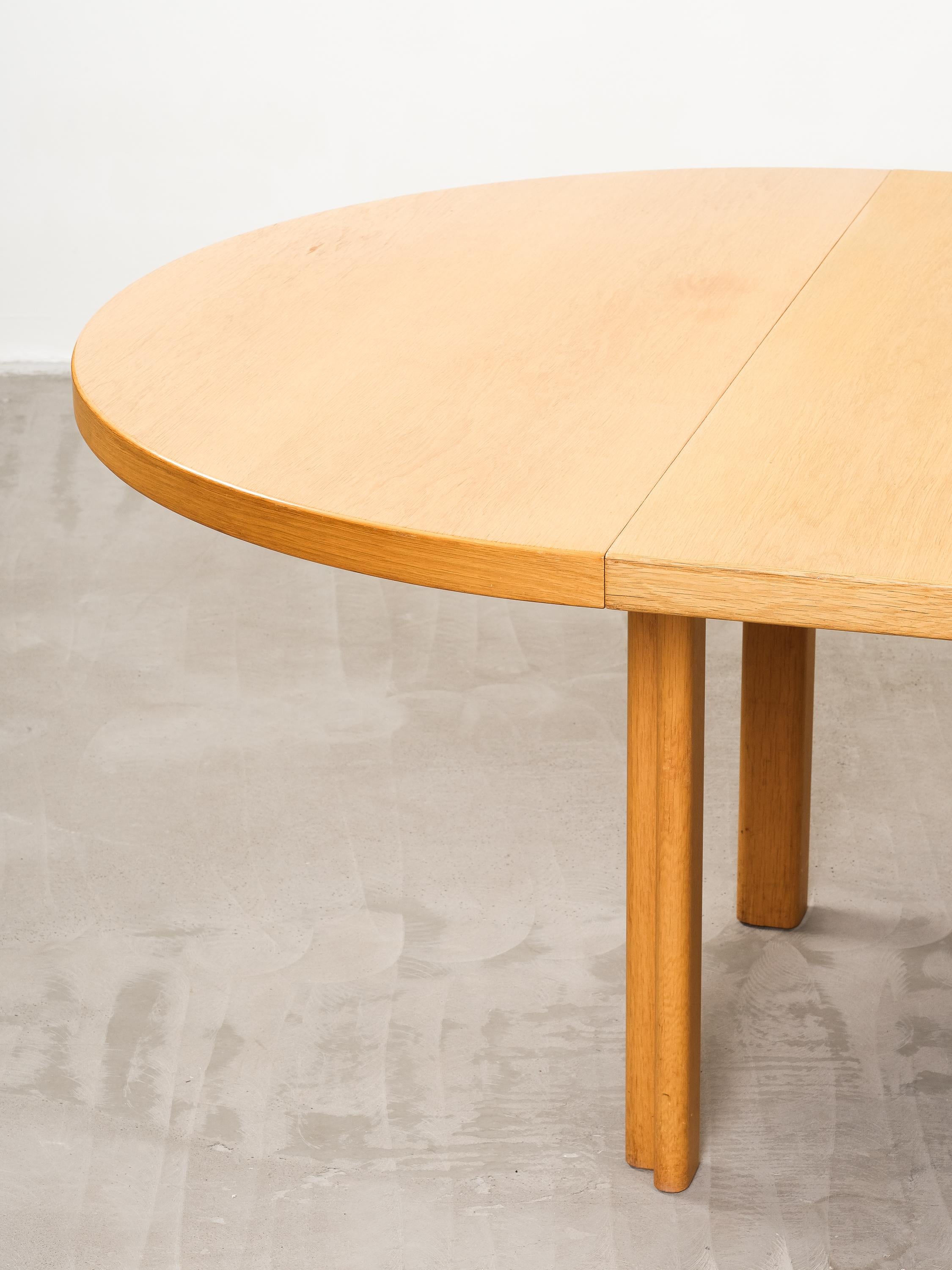 Model H93 Extendable Dining Table in Oak by Alvar Aalto for Artek, 1960s/70s 7