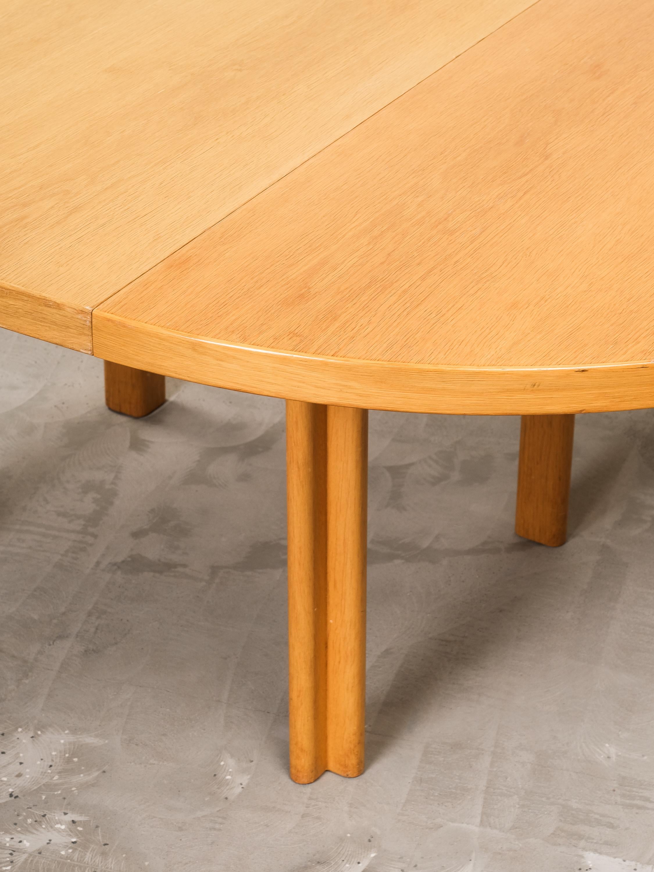 Model H93 Extendable Dining Table in Oak by Alvar Aalto for Artek, 1960s/70s 8