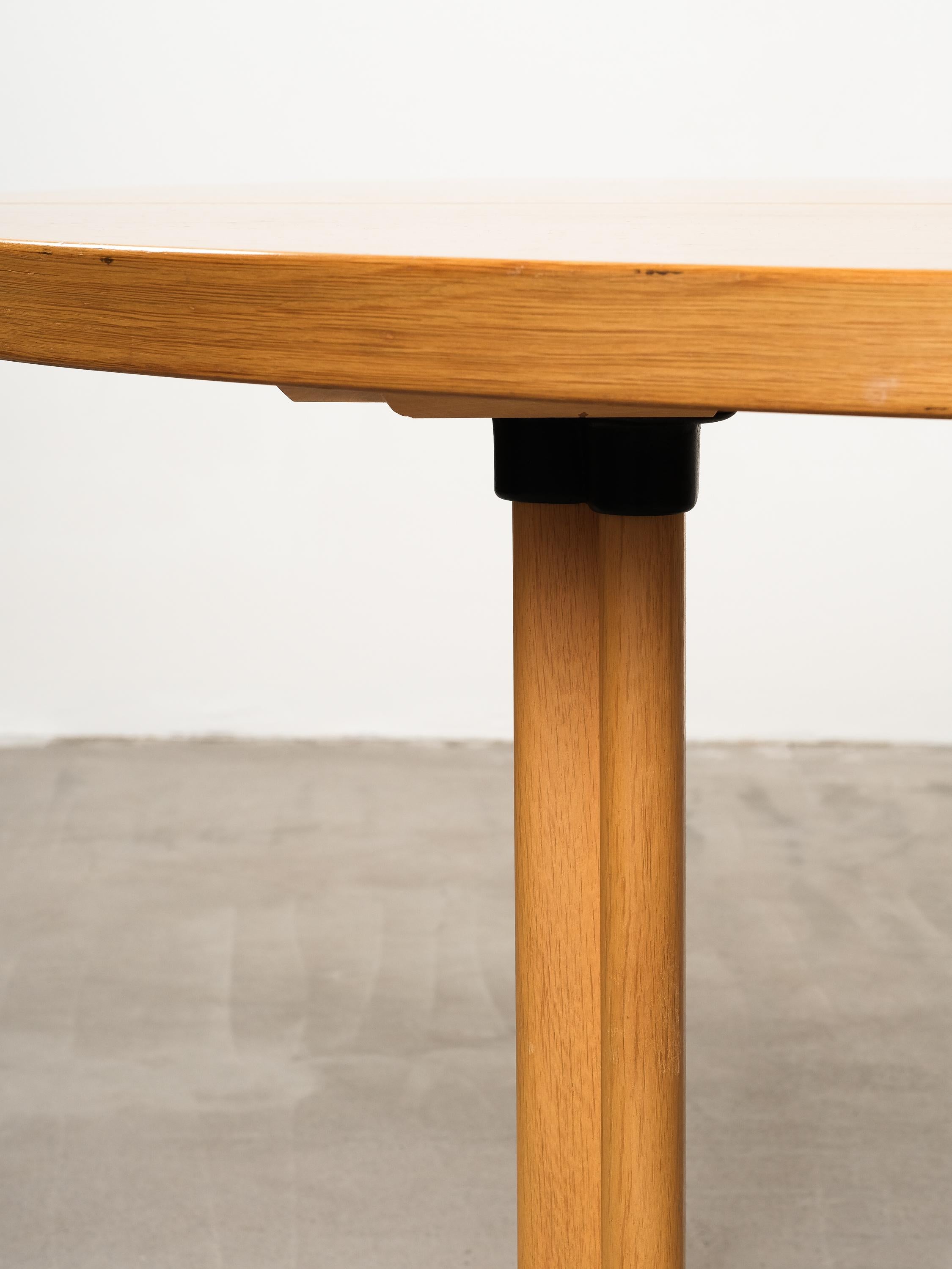 Mid-20th Century Model H93 Extendable Dining Table in Oak by Alvar Aalto for Artek, 1960s/70s