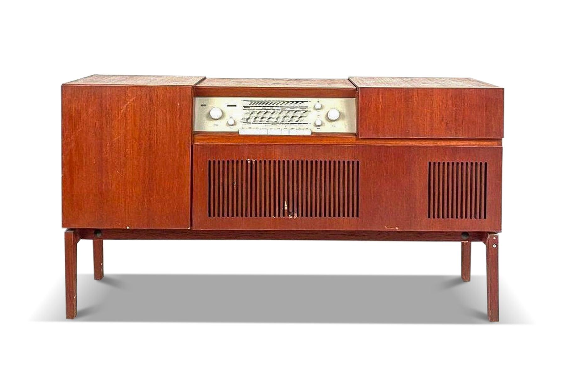 Model Hm 6-81 Teak Record Console by Herbert In Excellent Condition For Sale In Berkeley, CA