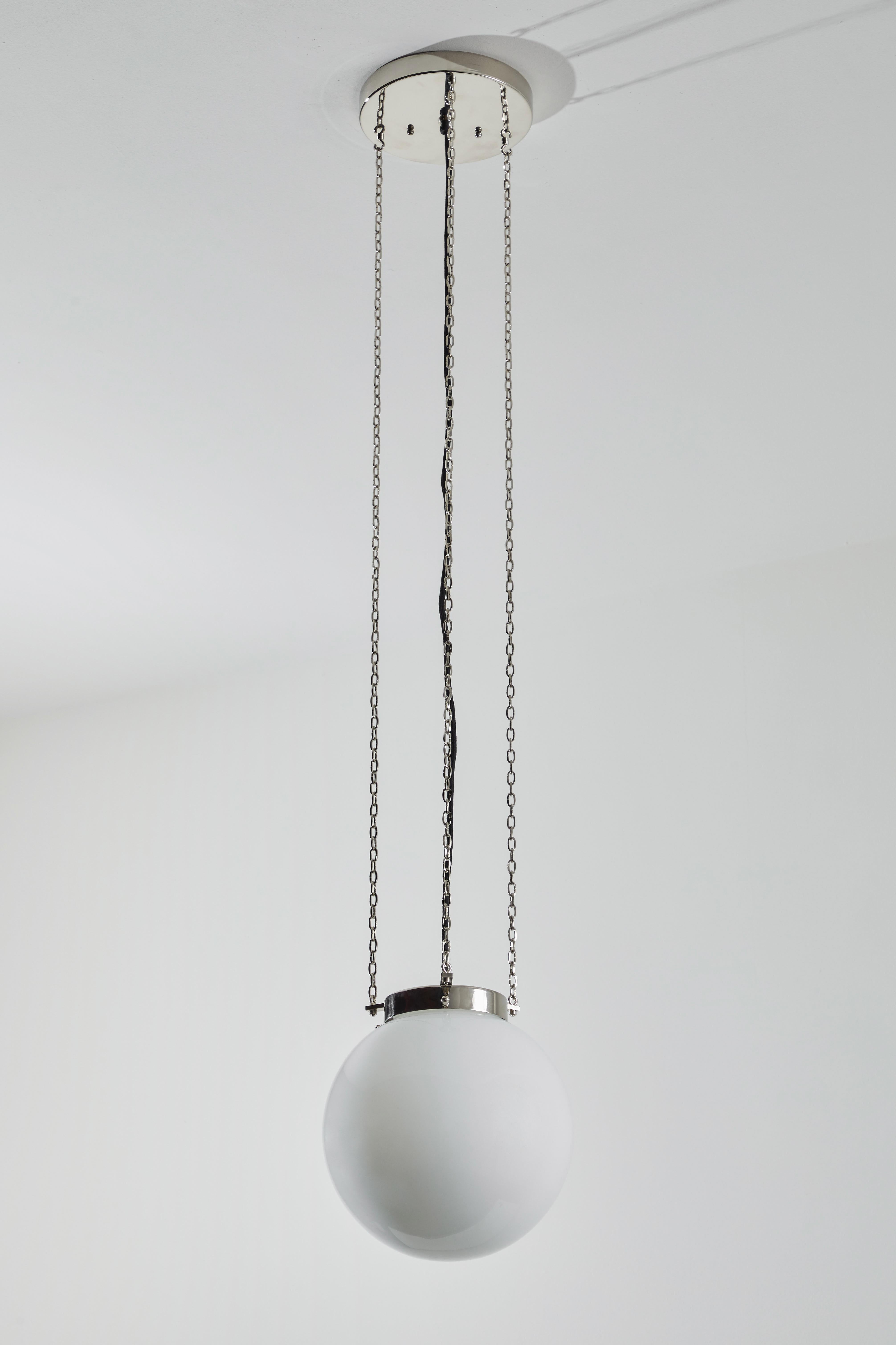 Lampe à suspension Bauhaus modèle HMB 27/250 de Marianne Brandt en vente 3