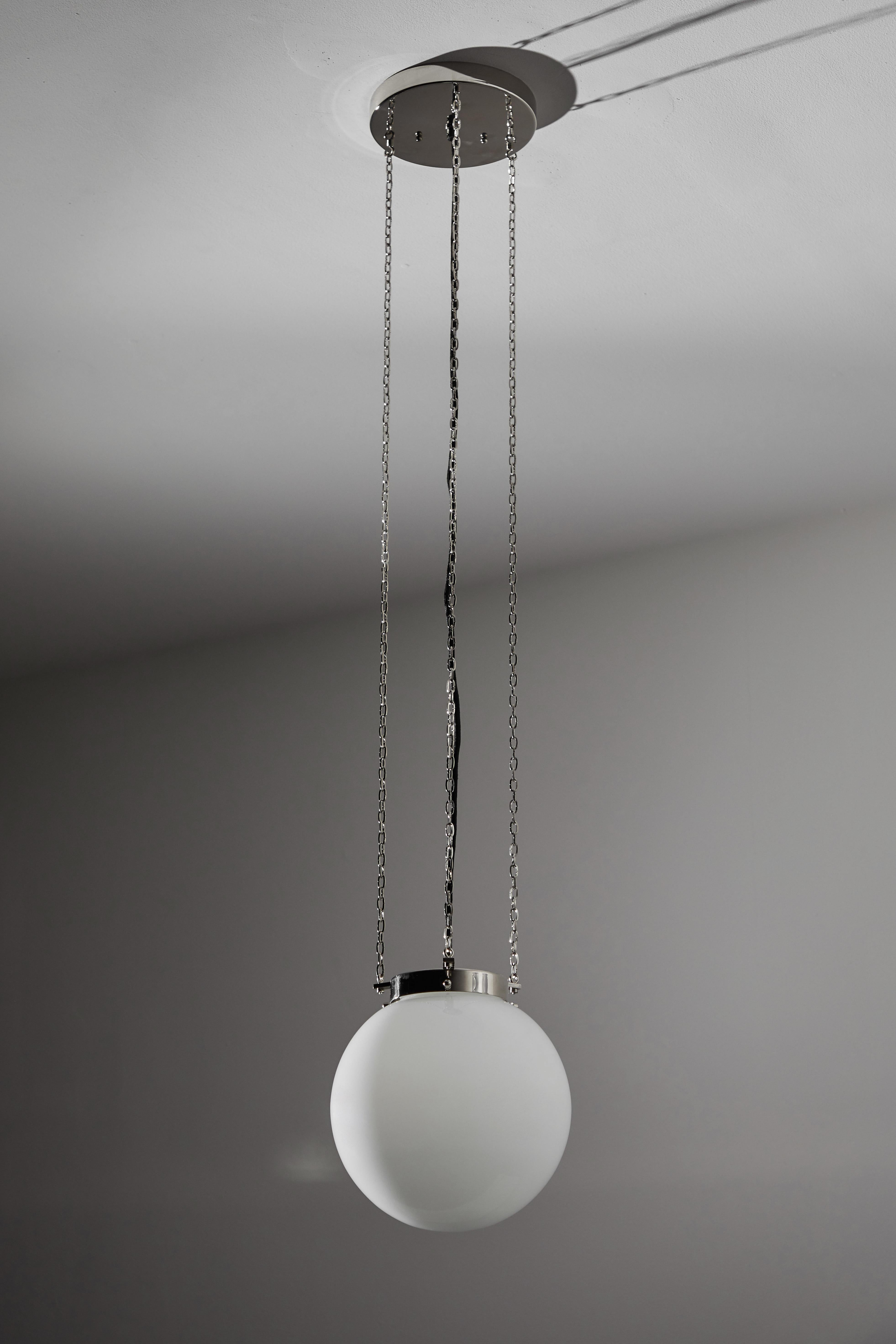 Lampe à suspension Bauhaus modèle HMB 27/250 de Marianne Brandt Neuf - En vente à Los Angeles, CA