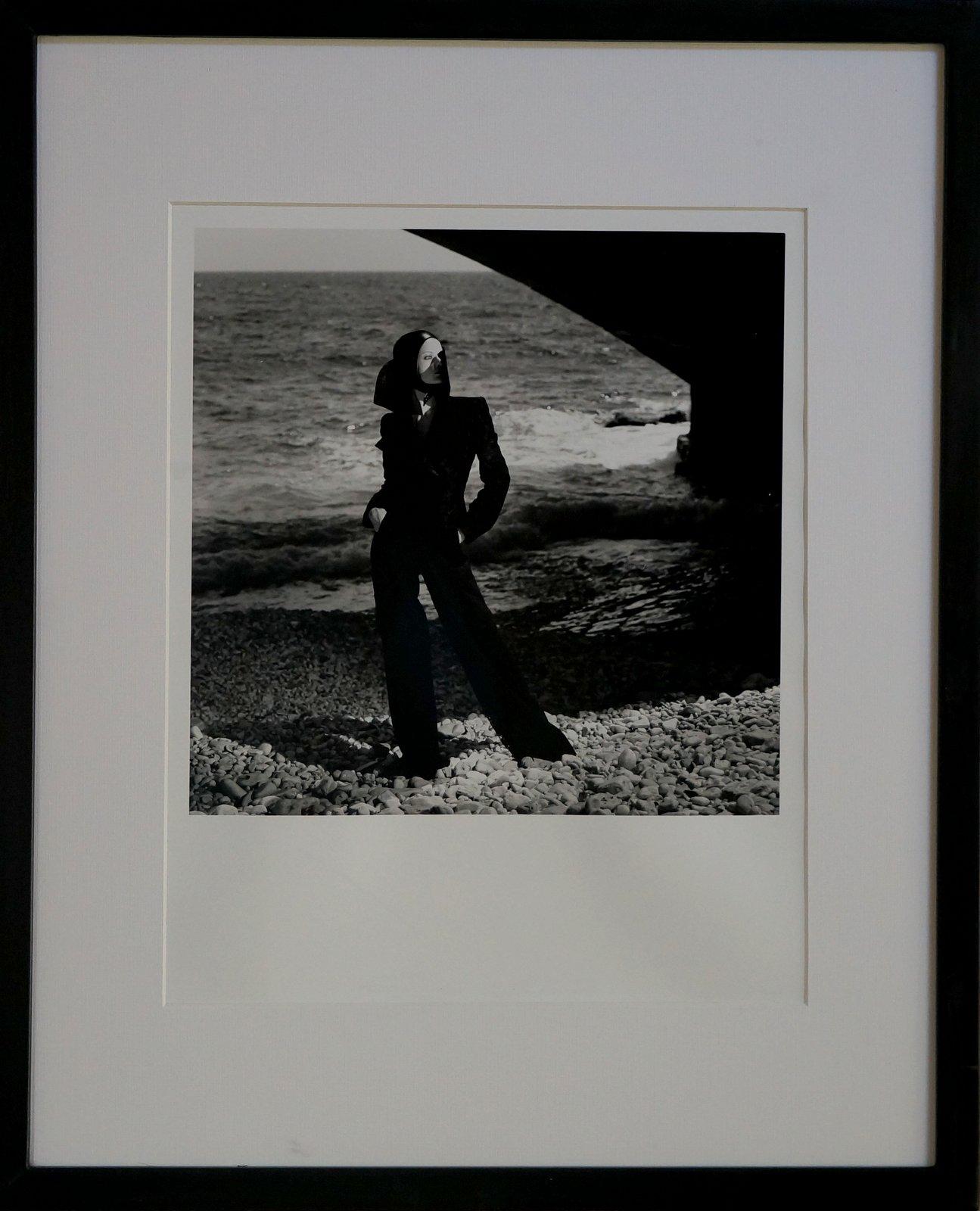 Papier Model in Trouser Suit, Signed by Helmut Newton en vente