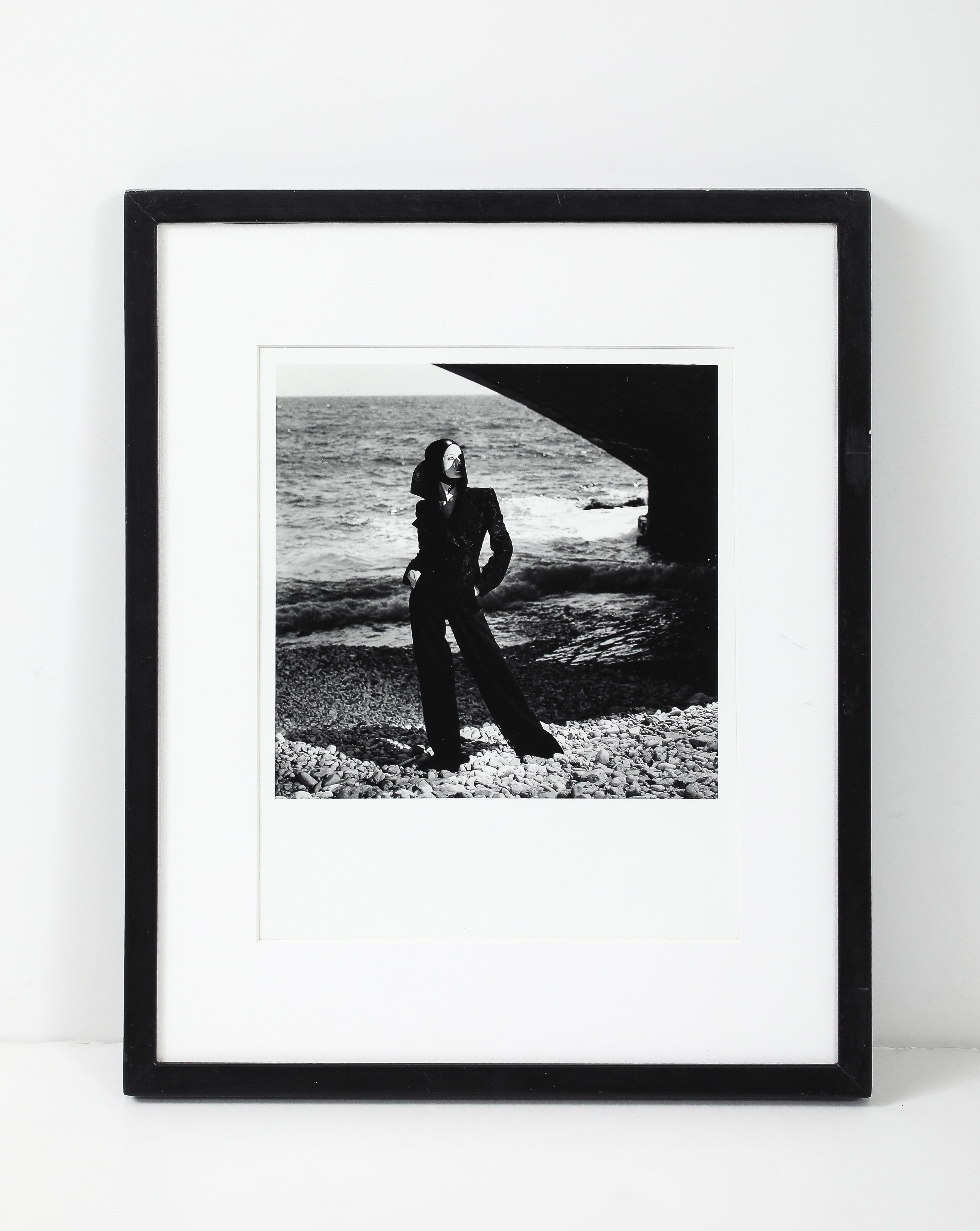 Moderne Model in Trouser Suit, Signed by Helmut Newton en vente