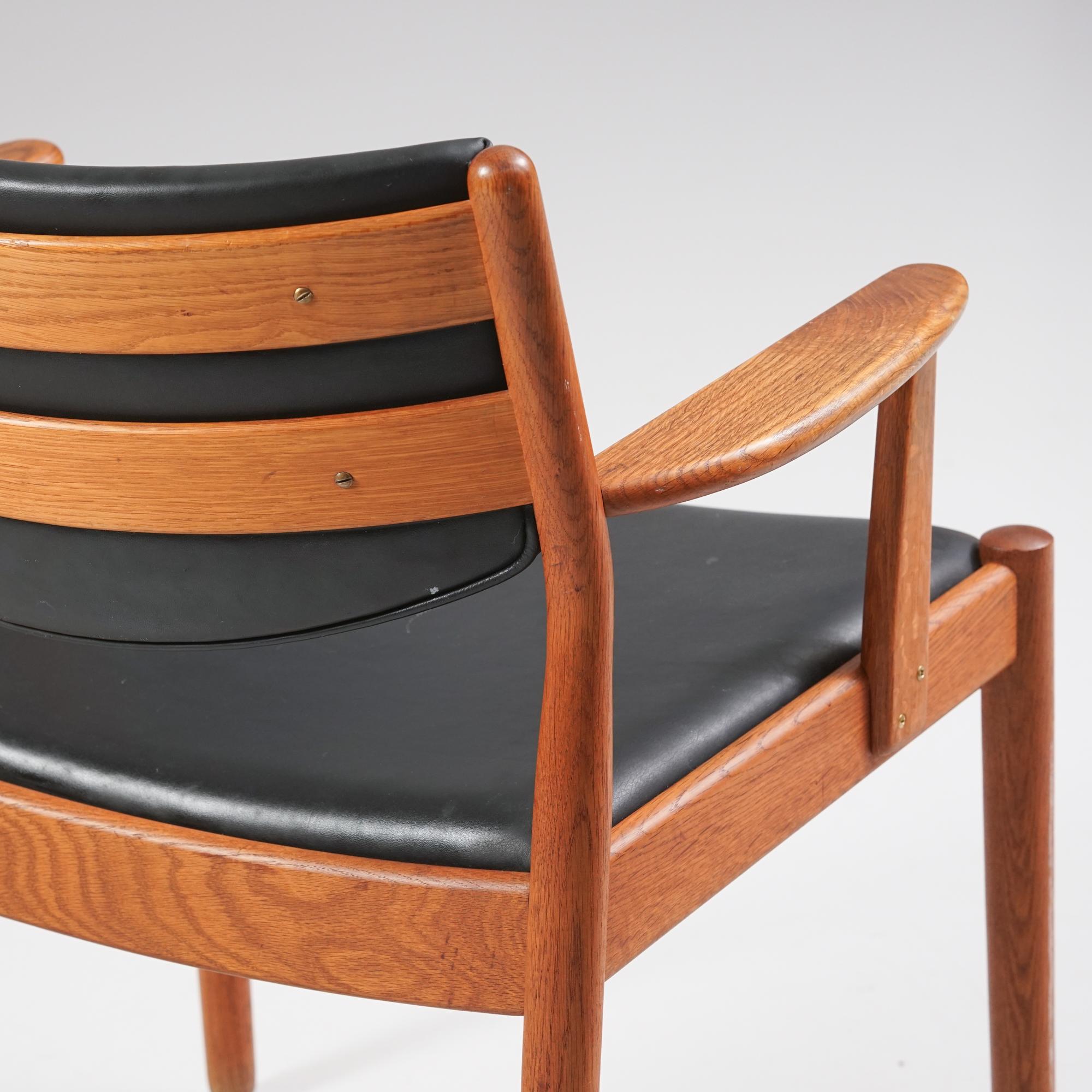 Pelle Sedie Model J62, Poul Volther, FDB Møbler, Danimarca, anni '60 in vendita