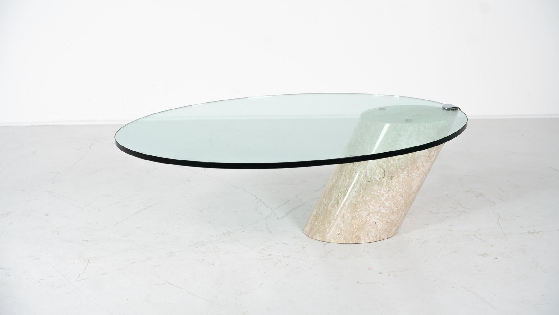 Table basse modèle K1000 en travertin et verre par Team Form Bon état - En vente à Brussels, BE
