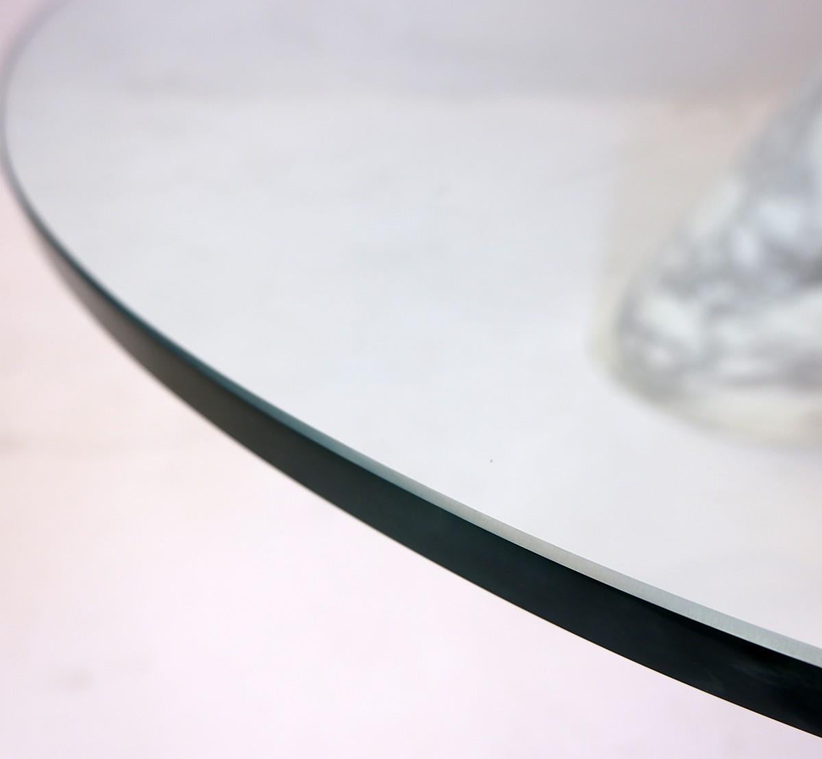 Model K1000 white marble and glass coffee table by team form for Ronald Schmitt, 1980s.