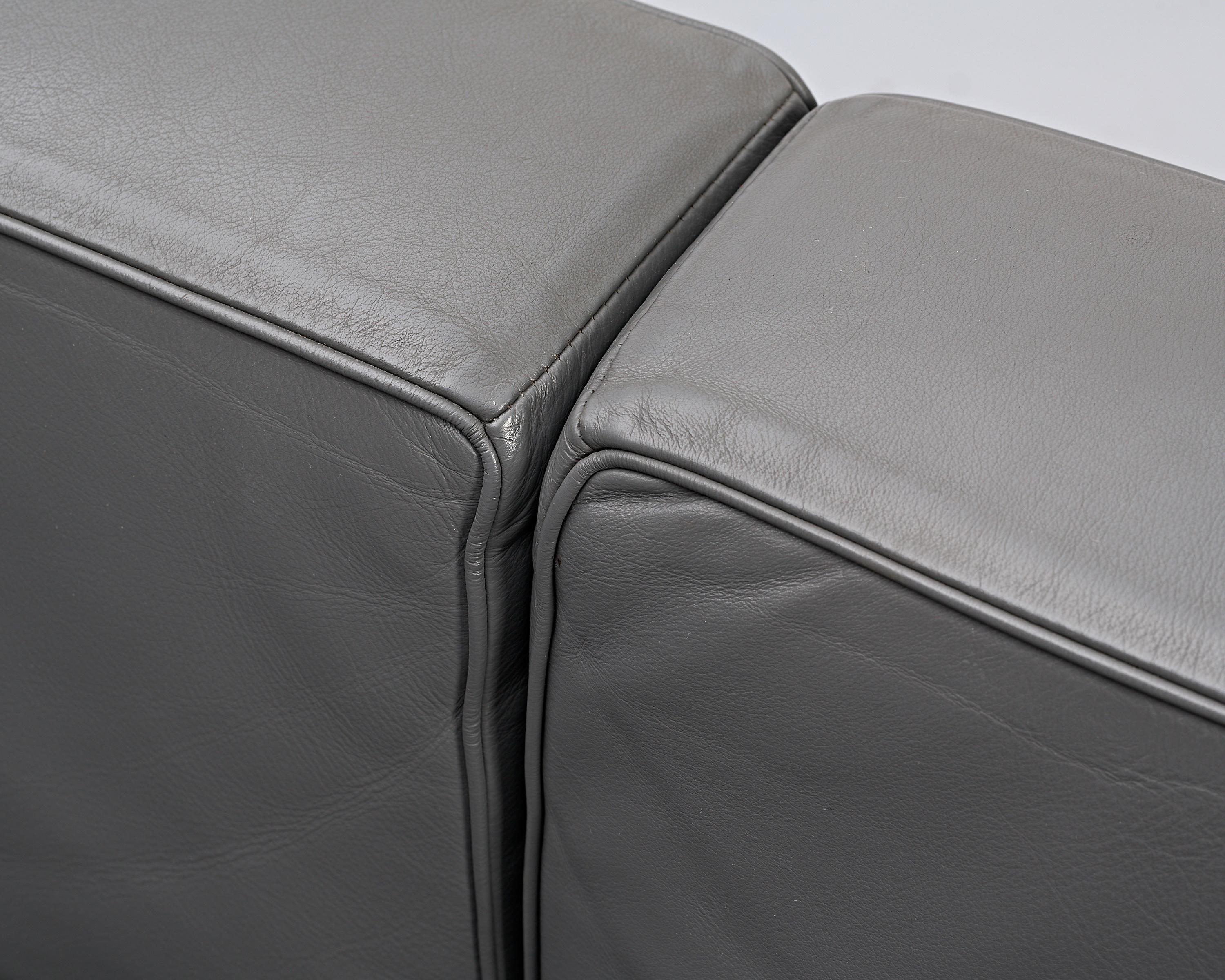 Model LC2 3-Seater Sofa by Le Corbusier for Alivar, 1980s For Sale 2