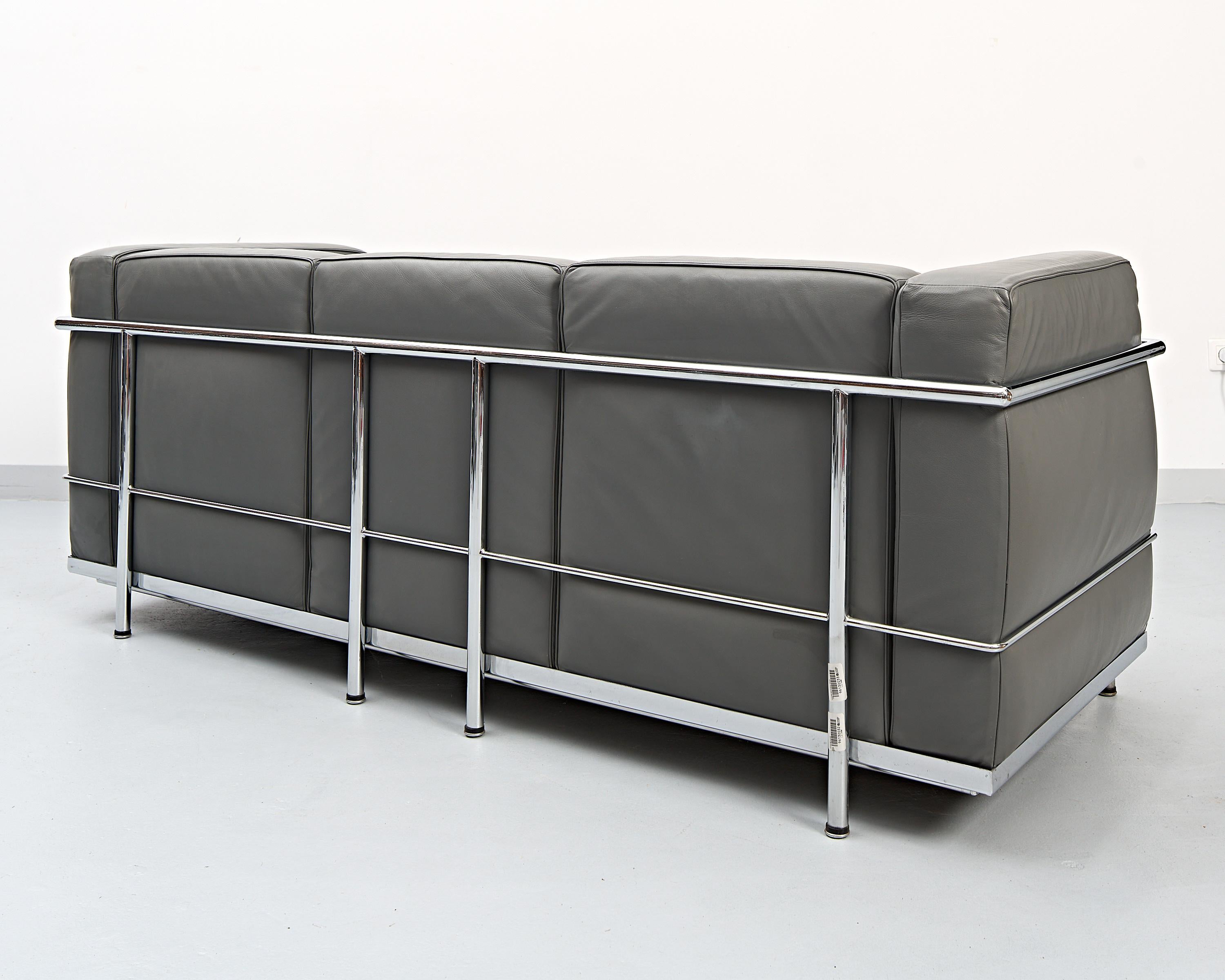 Modell LC2 3-Sitzer-Sofa von Le Corbusier für Alivar, 1980er Jahre im Angebot 8