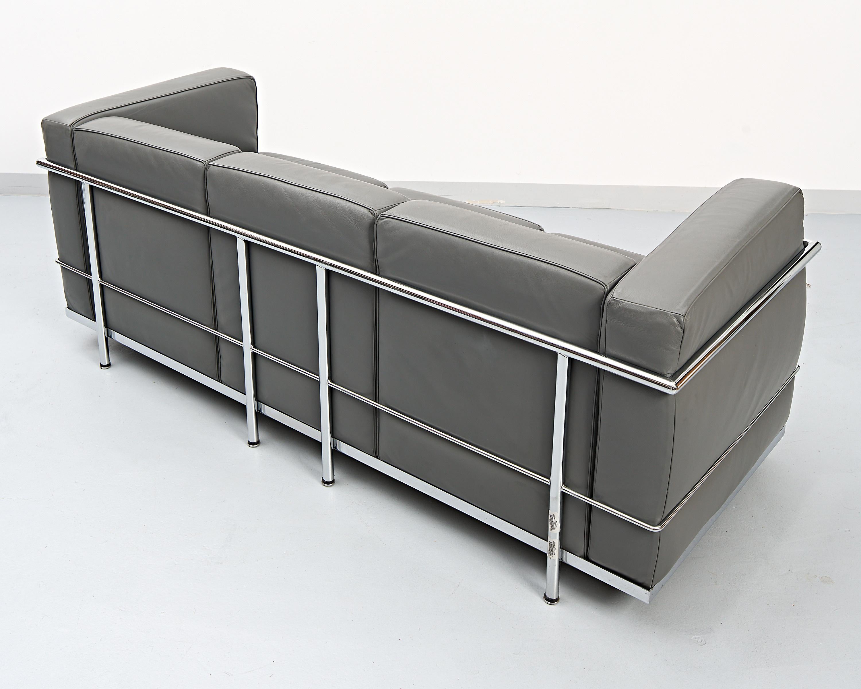 Model LC2 3-Seater Sofa by Le Corbusier for Alivar, 1980s For Sale 8