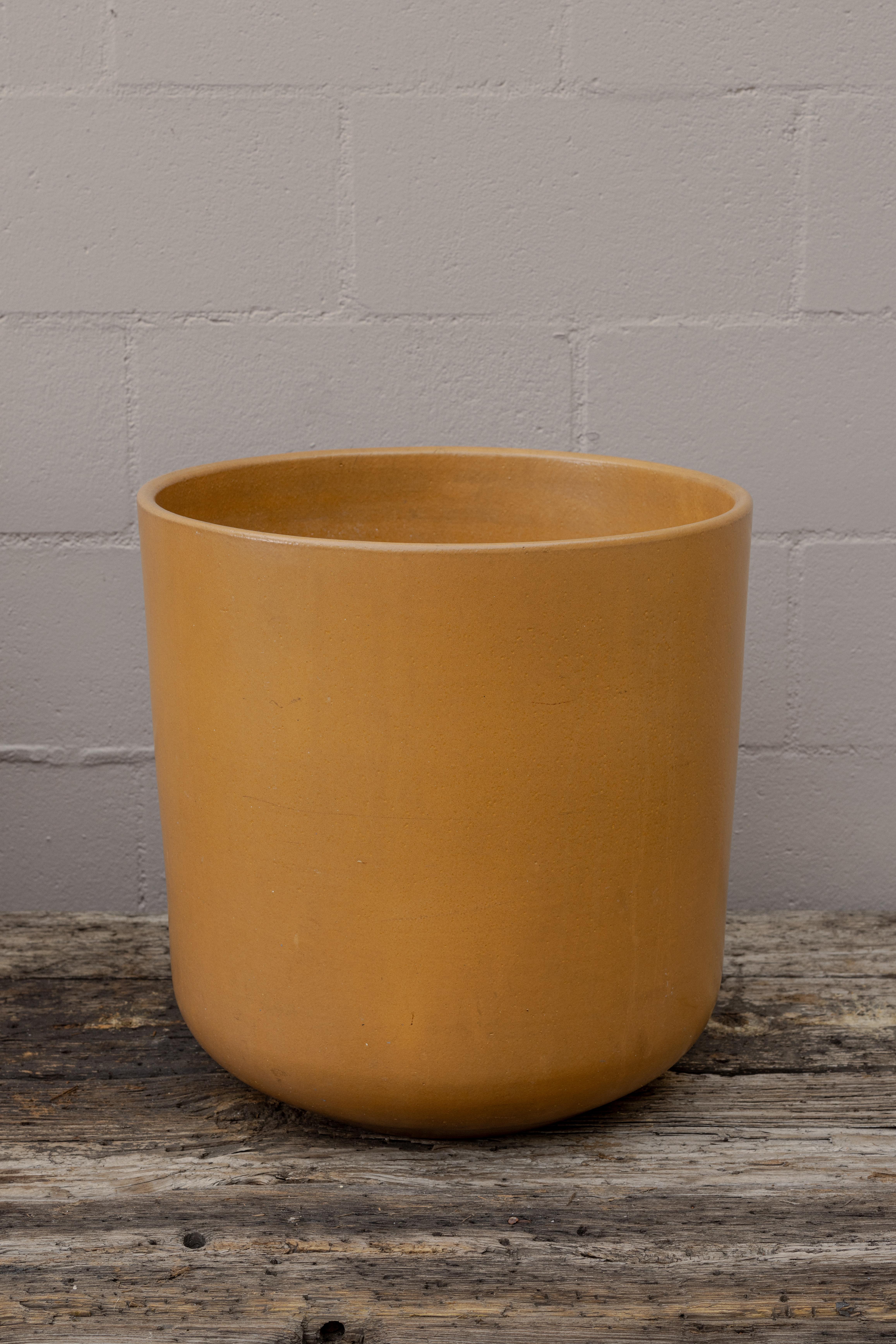 Model LT-15 Planters by Malcolm Leland for Architectural Pottery, Midcentury, USA

Glazed Golden Ochre

H 17.5