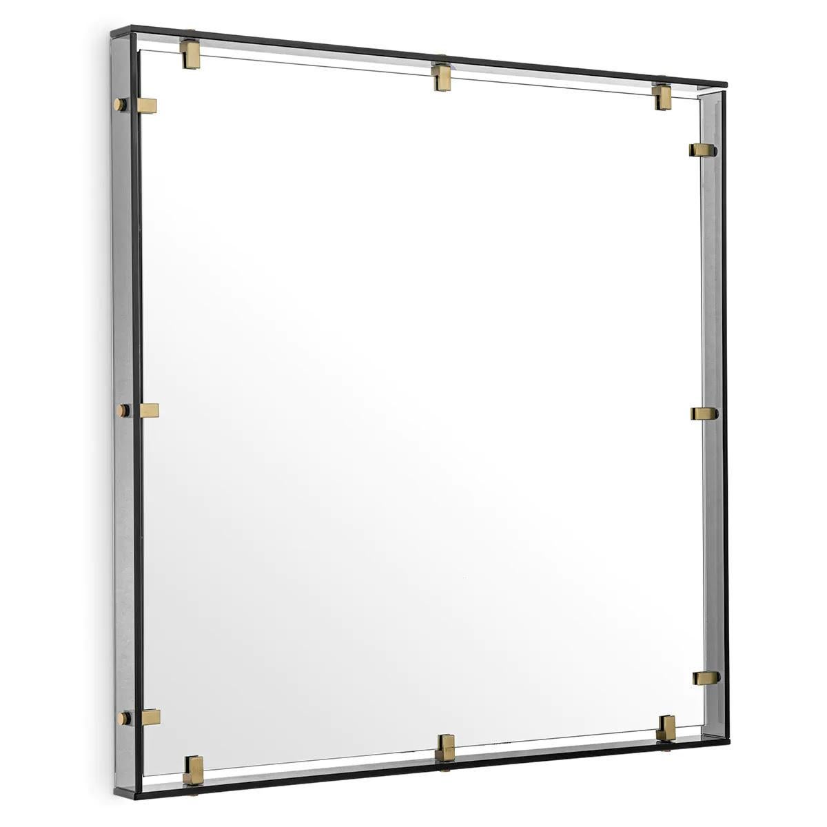 Elegante e sofisticato, questo specchio di medie dimensioni incarna lo stile contemporaneo grazie alla sua silhouette composta da vari materiali disposti in modo da creare una forma distintiva.

La cornice rettangolare in vetro fumé è impreziosita