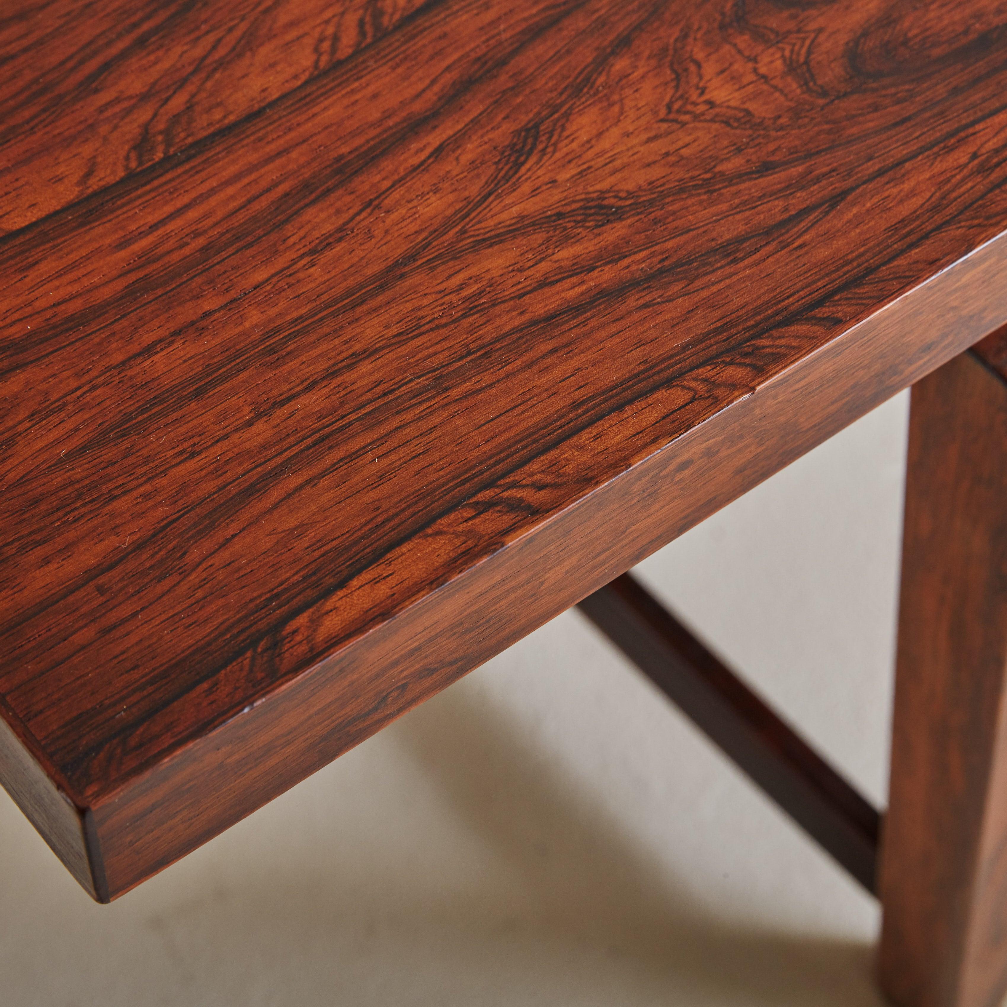 Model ML 115’ Rosewood Coffee Table Attributed to Illum Wikkelsø In Excellent Condition In Chicago, IL