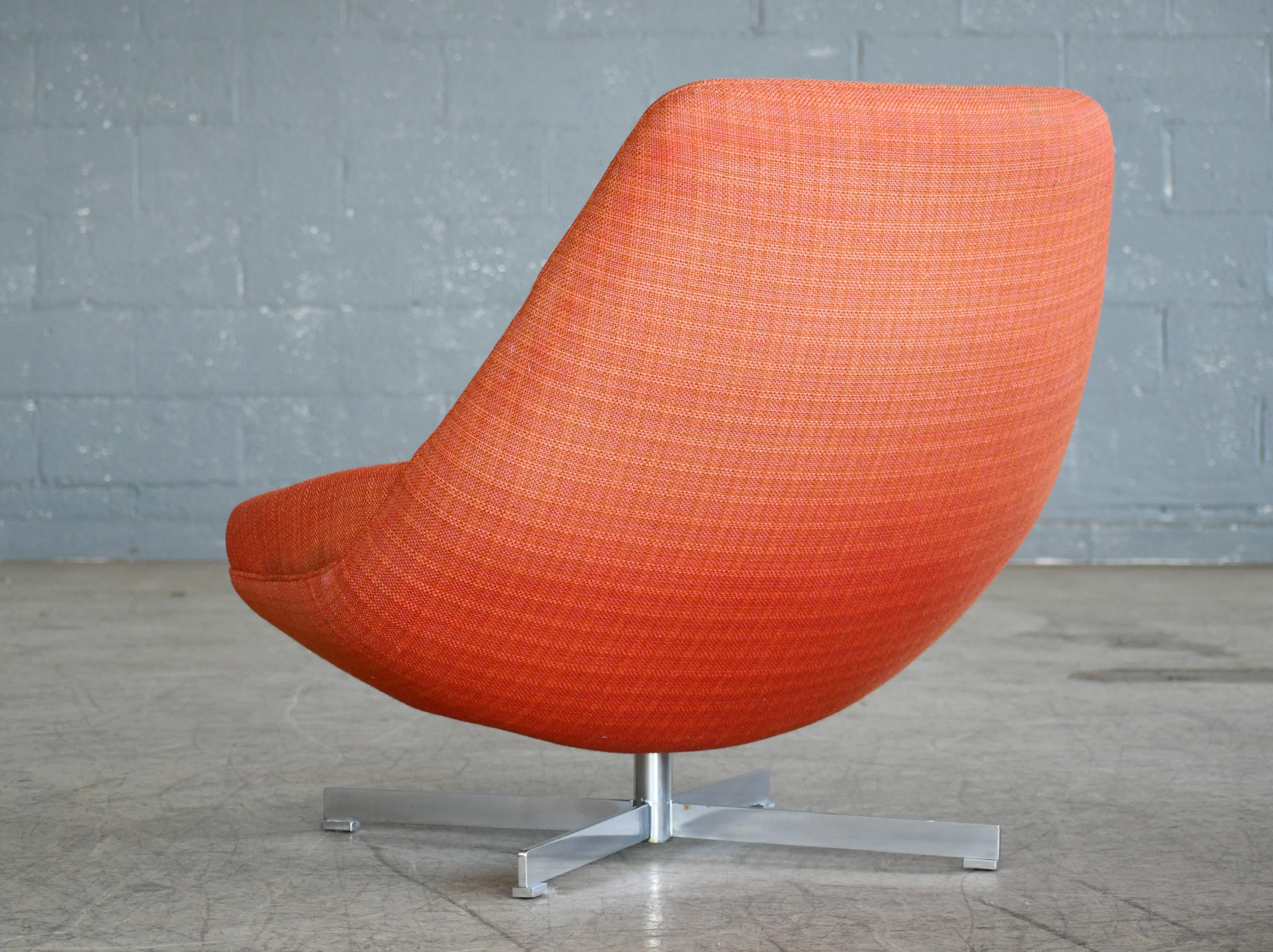 Mid-Century Modern Model ML91 Swivel Lounge Chair by Illum Wikkelsø for Mikael Laursen, 1960s For Sale