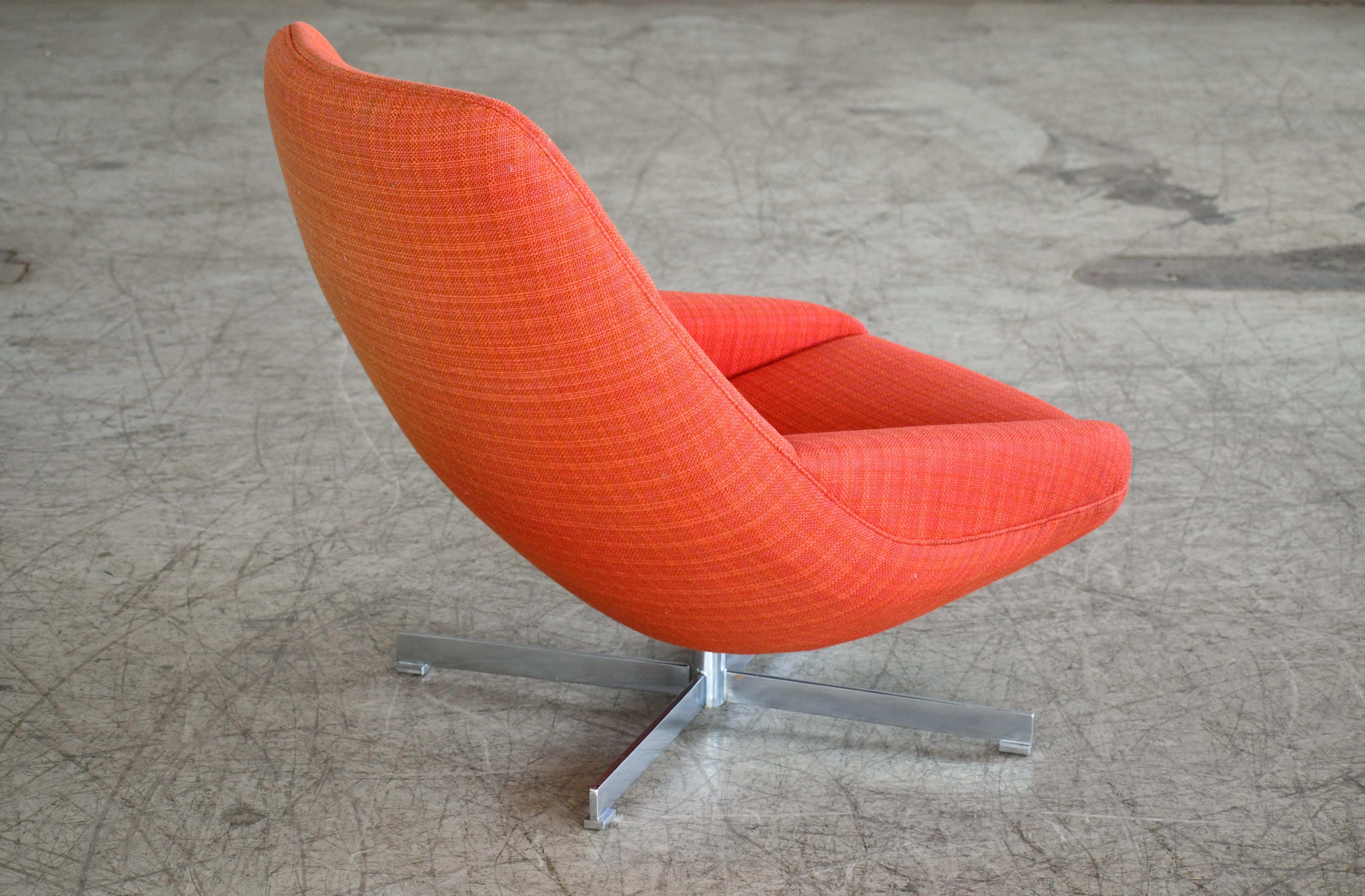 Danish Model ML91 Swivel Lounge Chair by Illum Wikkelsø for Mikael Laursen, 1960s For Sale