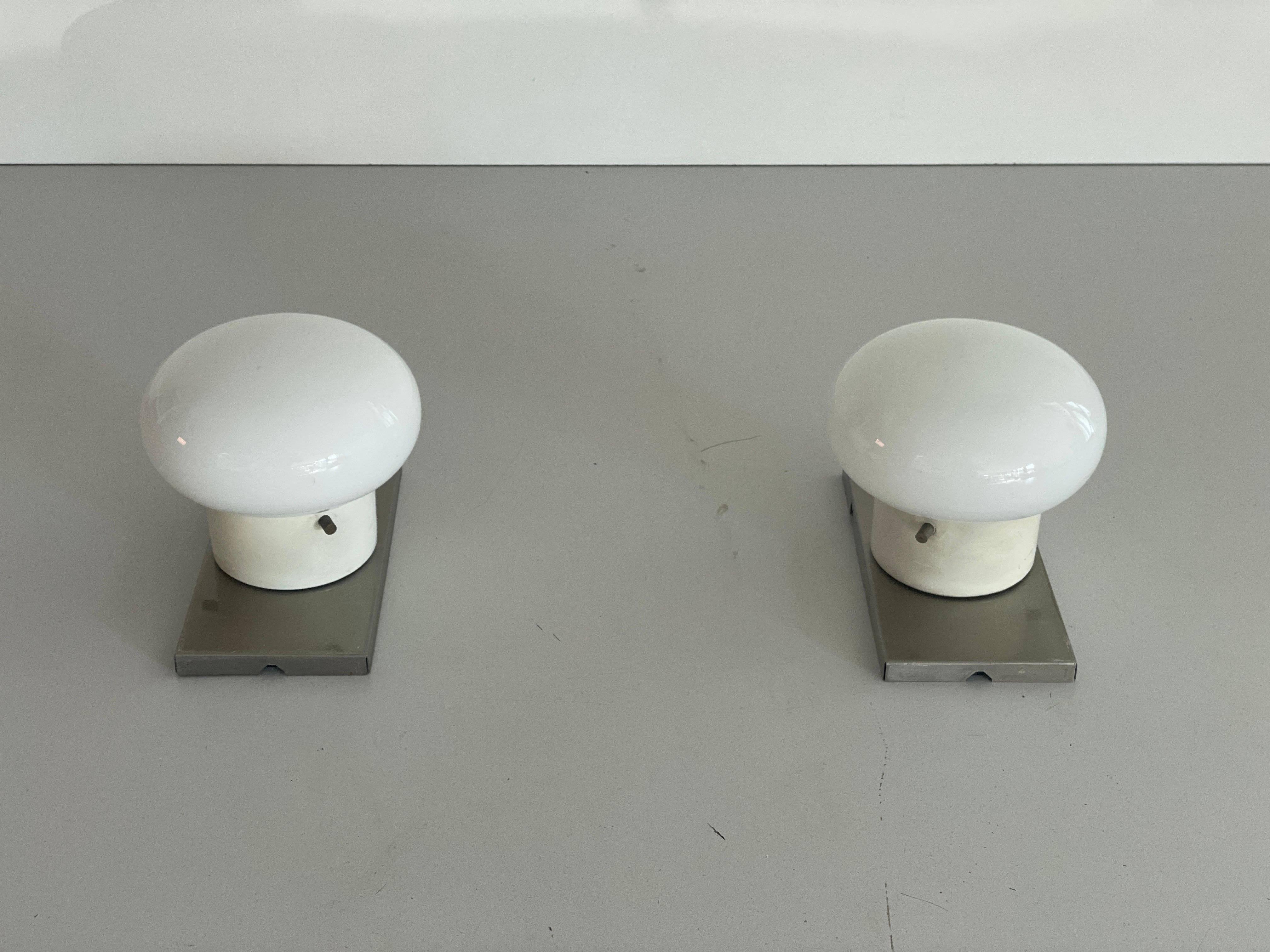 Model Modulo Glass and Chrome Base Pair of Wall Lamps by S.T. Valenti, 1970s, Italy

Elegant rare high quality wall lamps.
3 Pair Available

Lamps are in very good vintage condition.
Wear consistent with age and use

These lamps works with E14