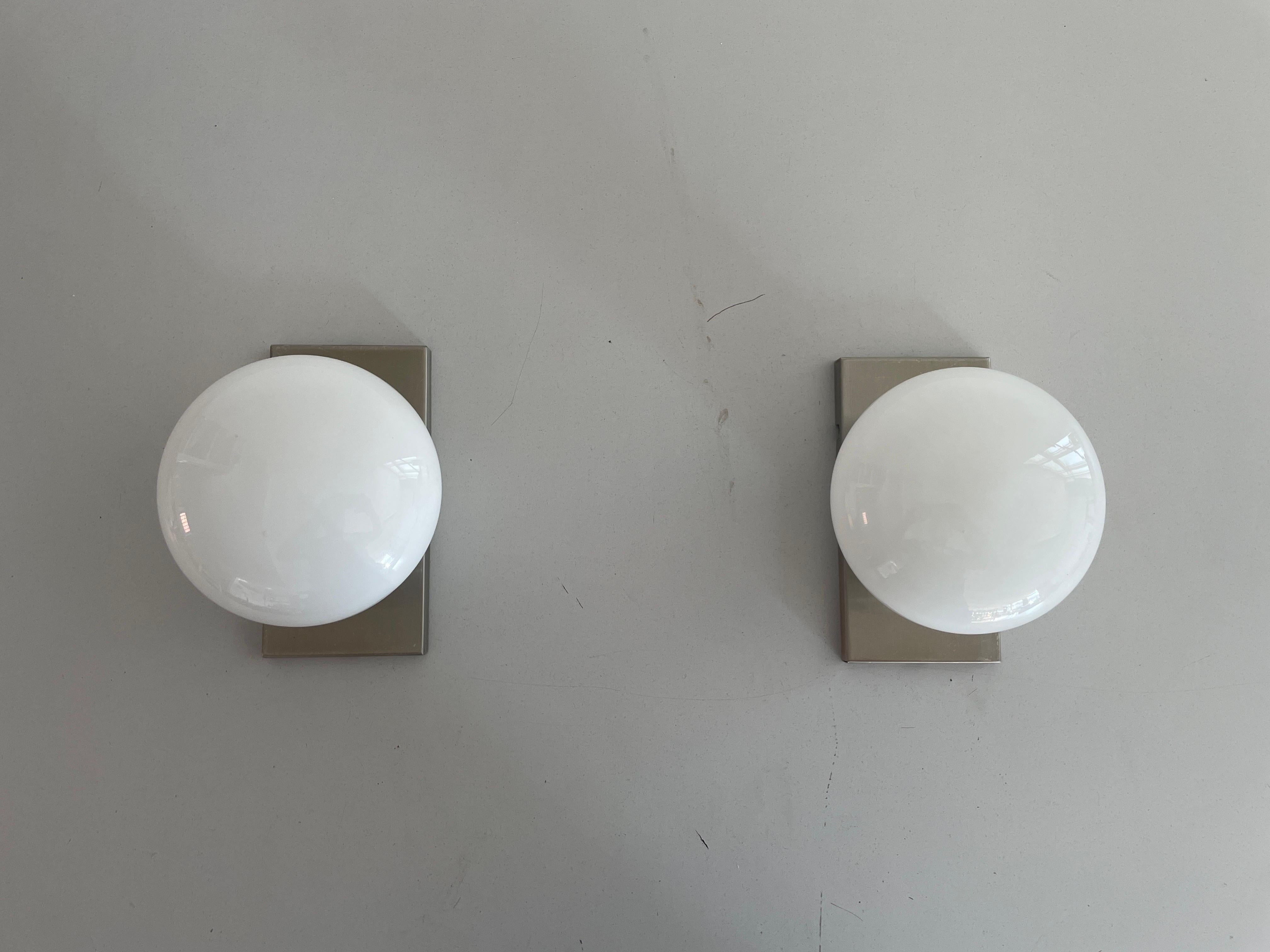 Model Modulo Glass and Chrome Pair of Wall Lamps by S.T. Valenti, 1970s, Italy In Excellent Condition For Sale In Hagenbach, DE