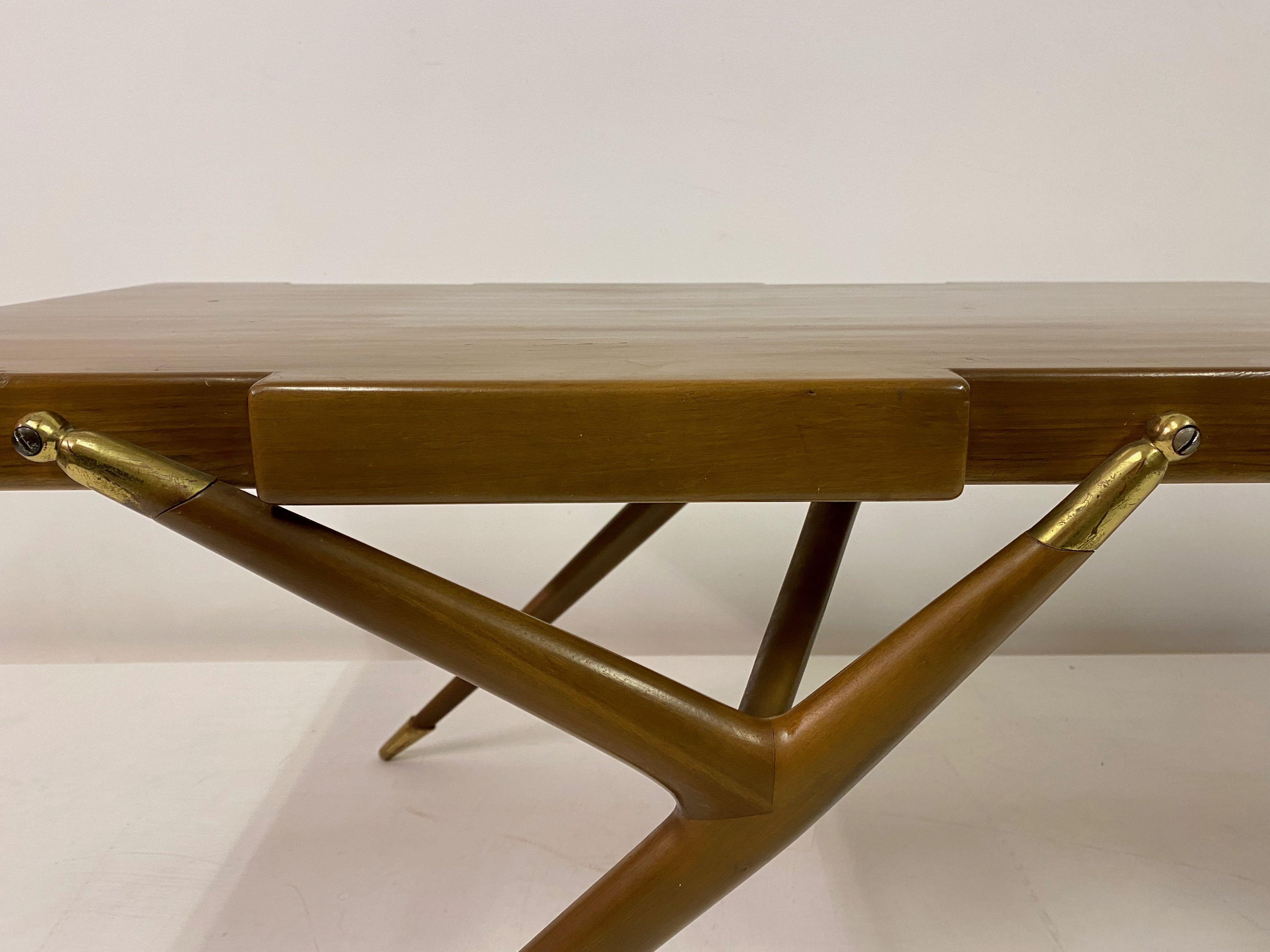Walnut Model No. 1116 Coffee Table by Ico Parisi for Singer & Sons For Sale