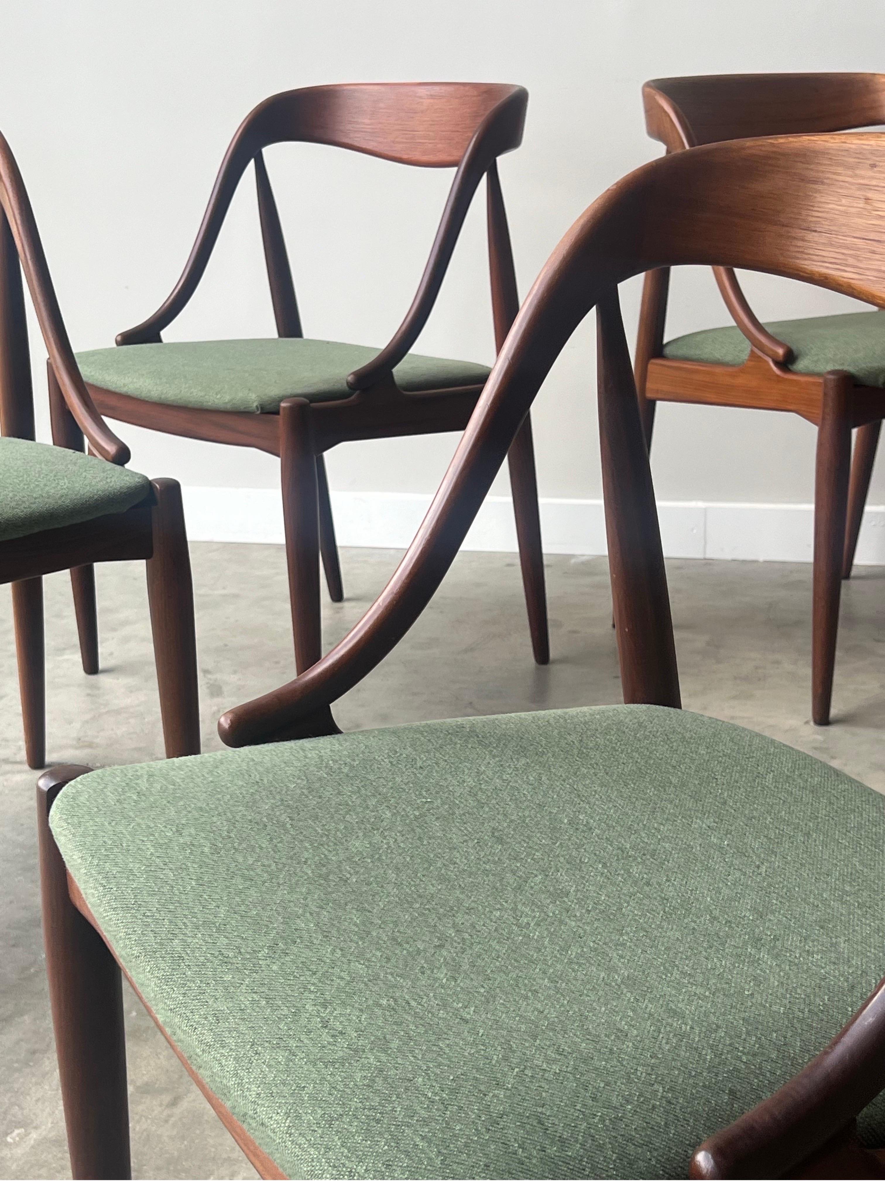 Model No. 16 Dining Chairs by Johannes Andersen - Set of Six 4