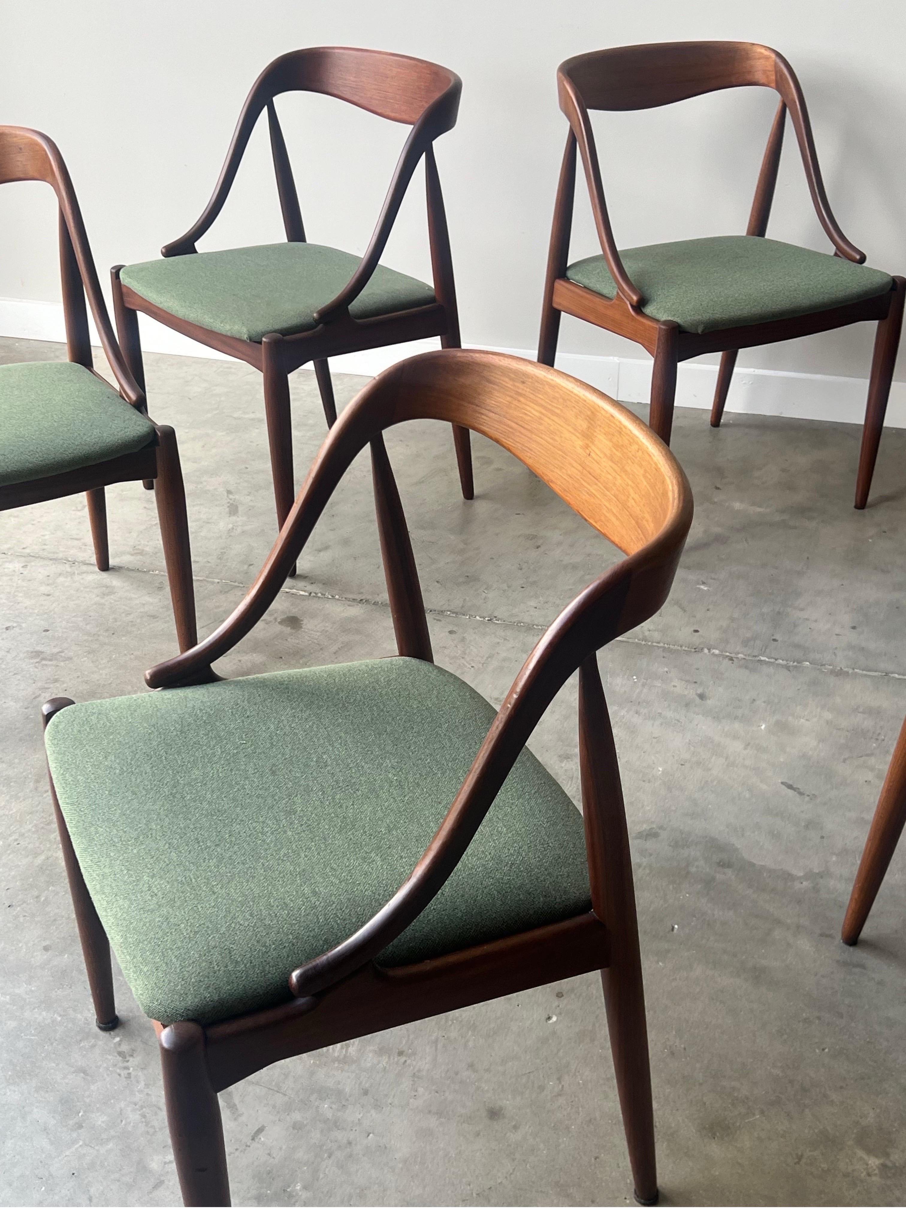 Model No. 16 Dining Chairs by Johannes Andersen - Set of Six In Good Condition In Raleigh, NC